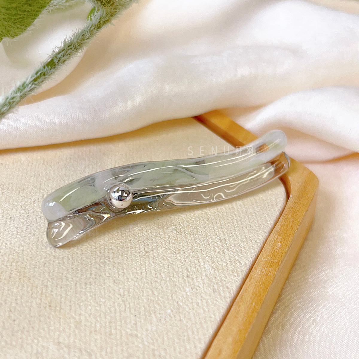 [Japanese Designer | Japanese Handmade Accessories | Resin | Headwear/Hair Accessories | Hairpins] Double-layered silver ball resin hairpins