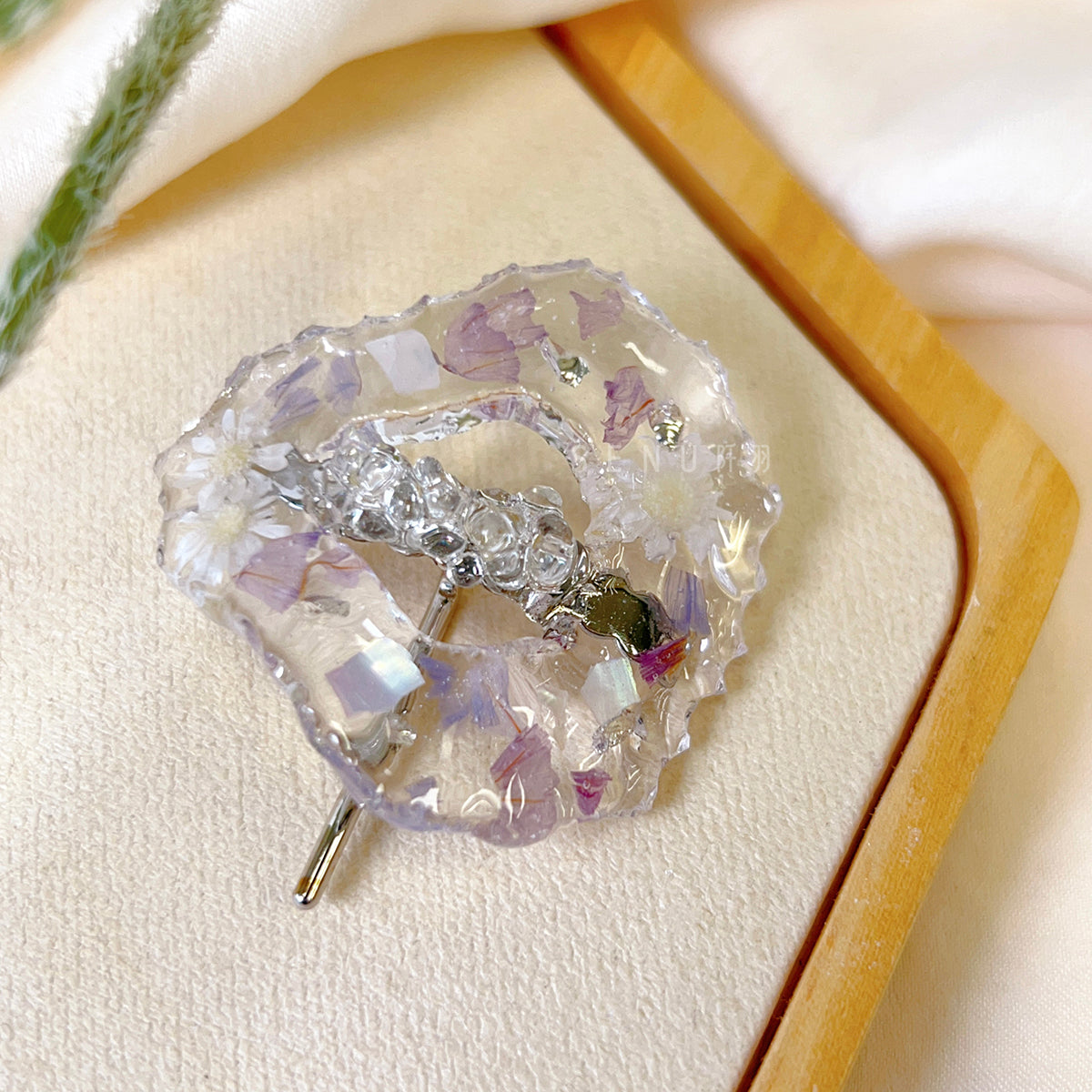 [Japanese Designer｜Japanese Handmade Accessories｜Resin｜Headwear/Hair Accessories｜Hair Buttons] Serrated resin dried flower hair buttons