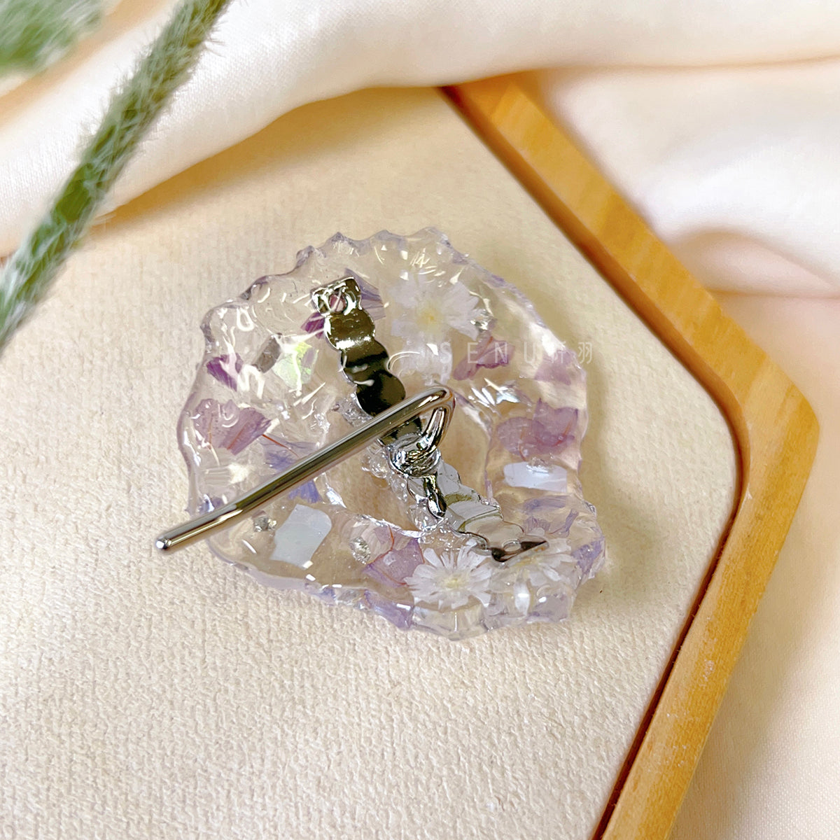 [Japanese Designer｜Japanese Handmade Accessories｜Resin｜Headwear/Hair Accessories｜Hair Buttons] Serrated resin dried flower hair buttons