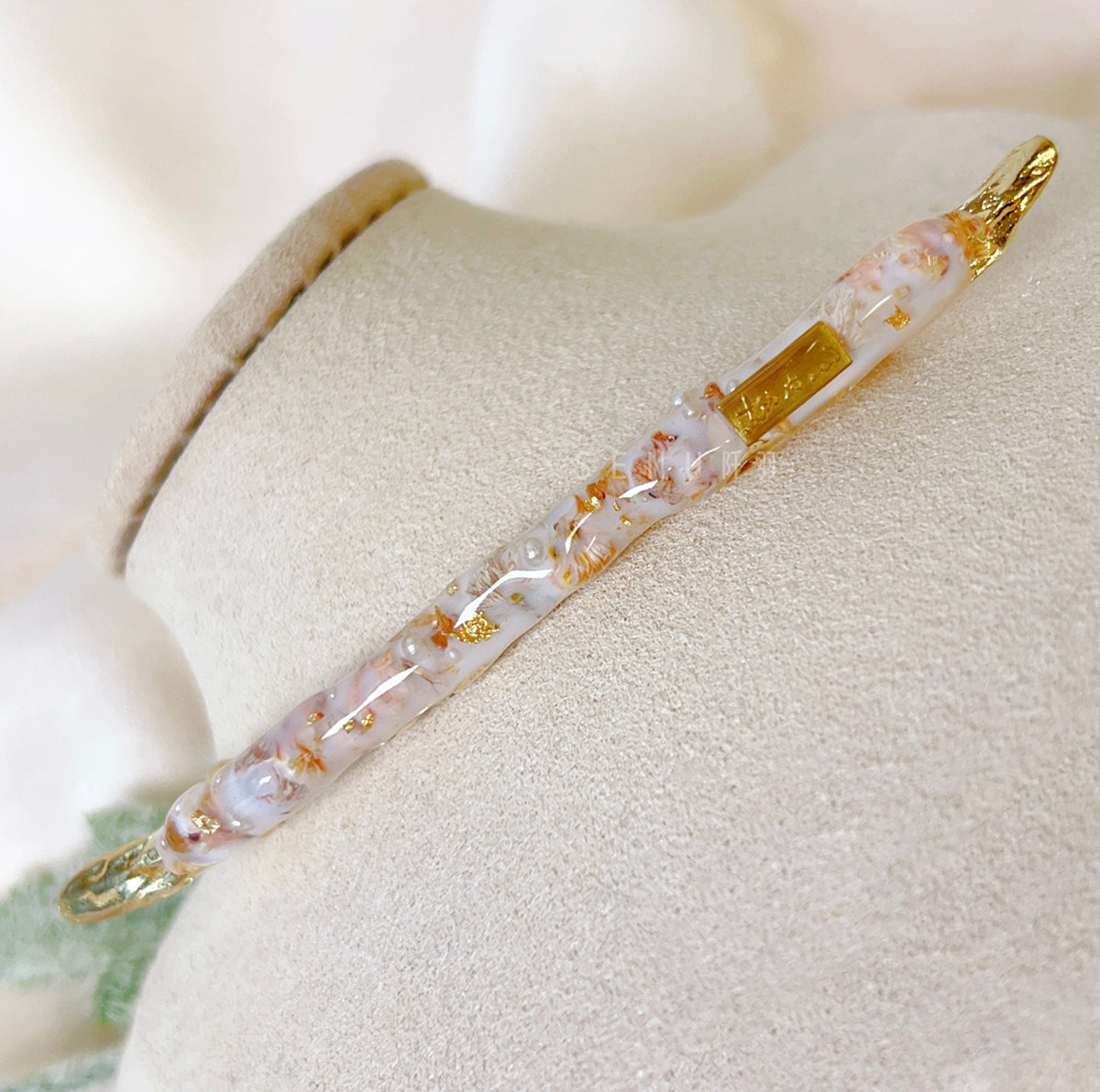 [Japanese Designer | Japanese Handmade Accessories | Resin | Headwear/Hair Accessories | Hairpins] Gold foil pearl resin dried flower hairpins