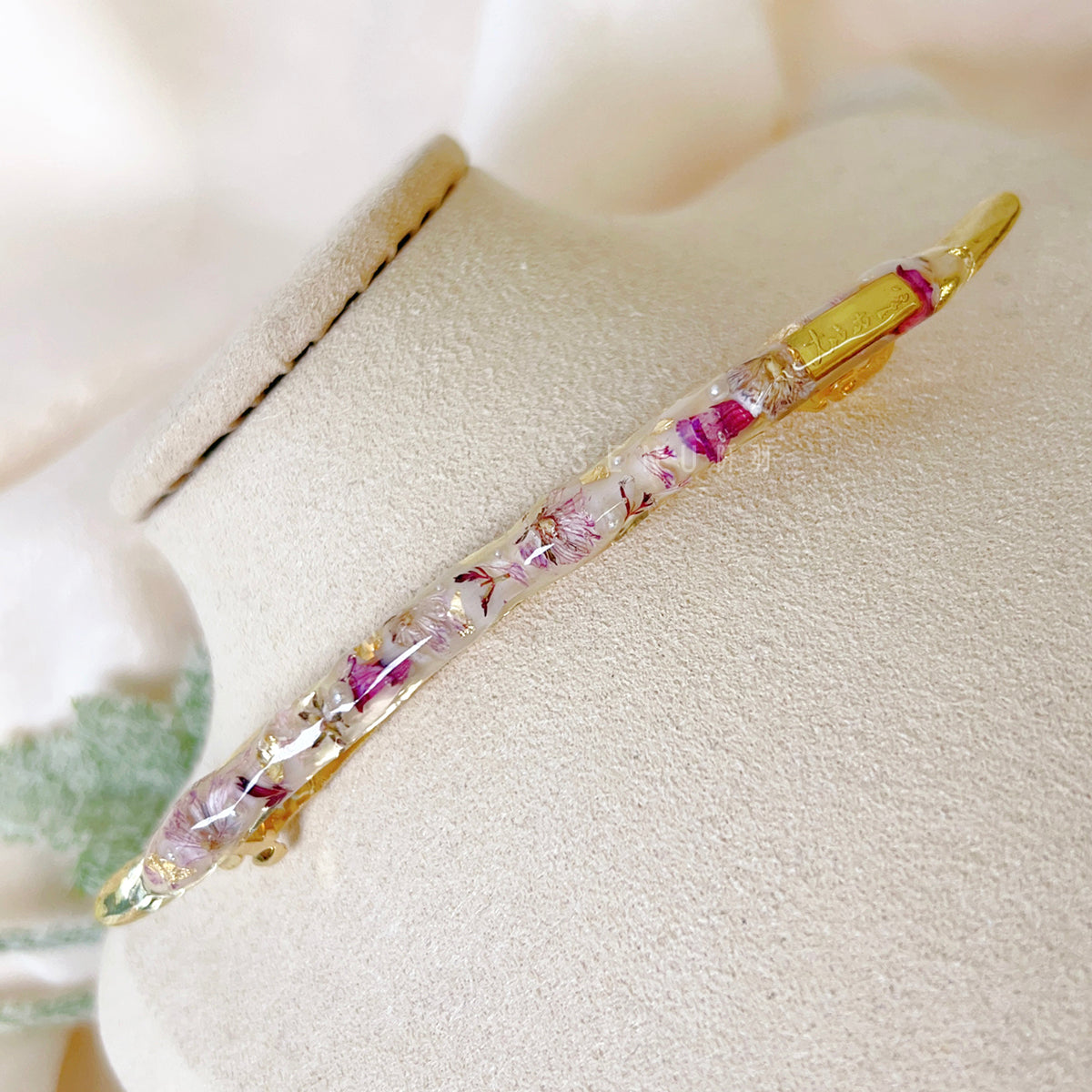 [Japanese Designer | Japanese Handmade Accessories | Resin | Headwear/Hair Accessories | Hairpins] Gold foil pearl resin dried flower hairpins