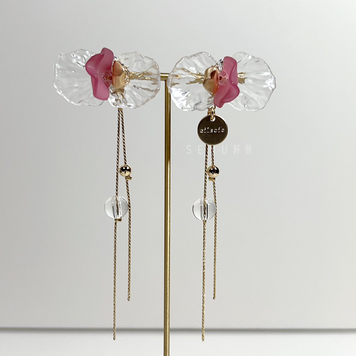 [Japanese craftsman | Japanese handmade jewelry | Beads | Earrings | Earrings] Transparent petal beaded earrings