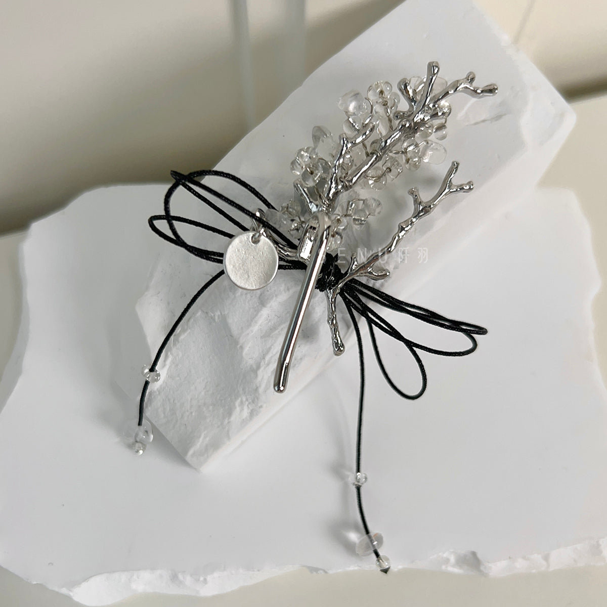 [Japanese craftsman｜Japanese handmade accessories｜Beads｜Headwear/hair accessories｜Hair buttons] Branch-shaped bow beaded hair buttons