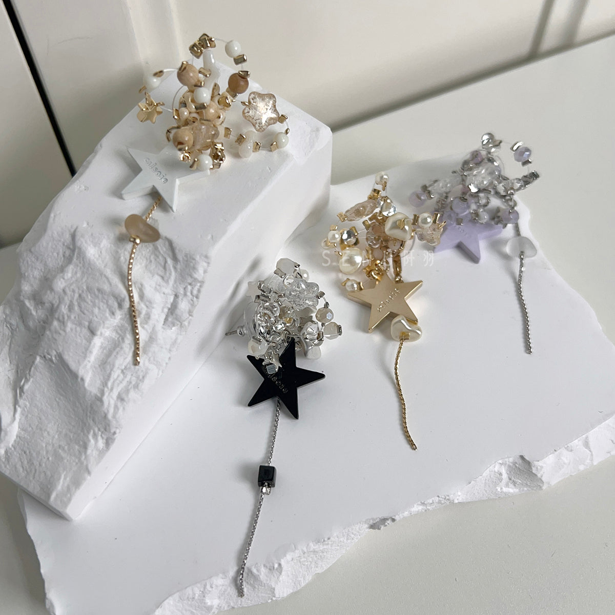 [Japanese craftsman｜Japanese handmade accessories｜Beads｜Earrings｜Earrings] Big Star Mixed Beads and Fishing Silk Earrings