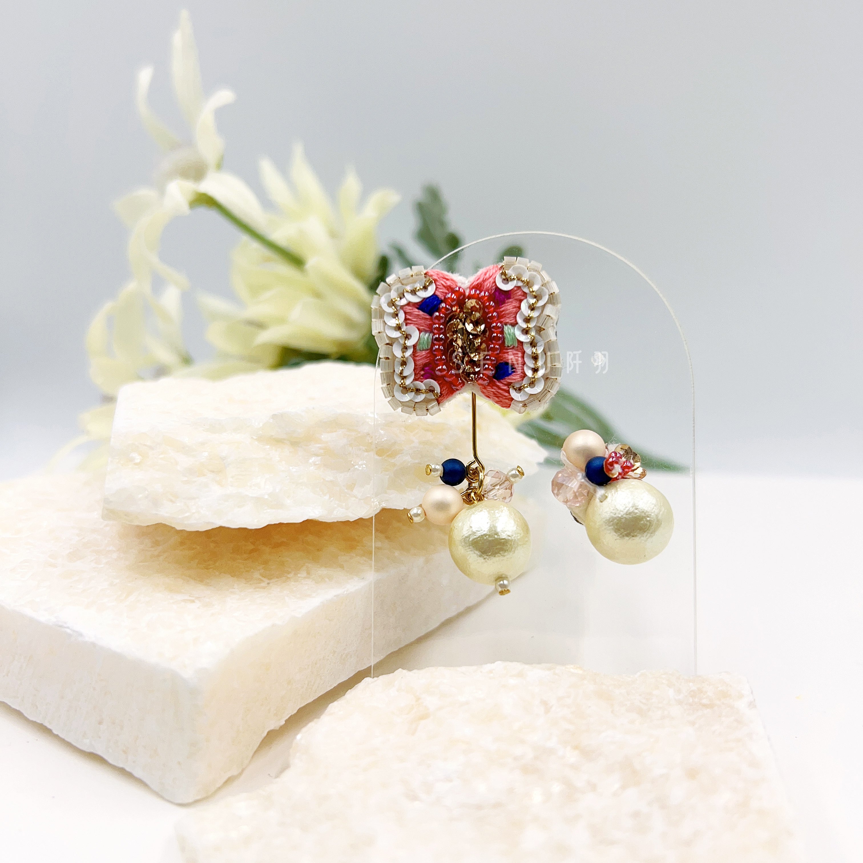 【日本手藝師｜日本手作飾物｜刺繡｜耳飾｜耳環】 蝴蝶結兩用珍珠刺繡耳環