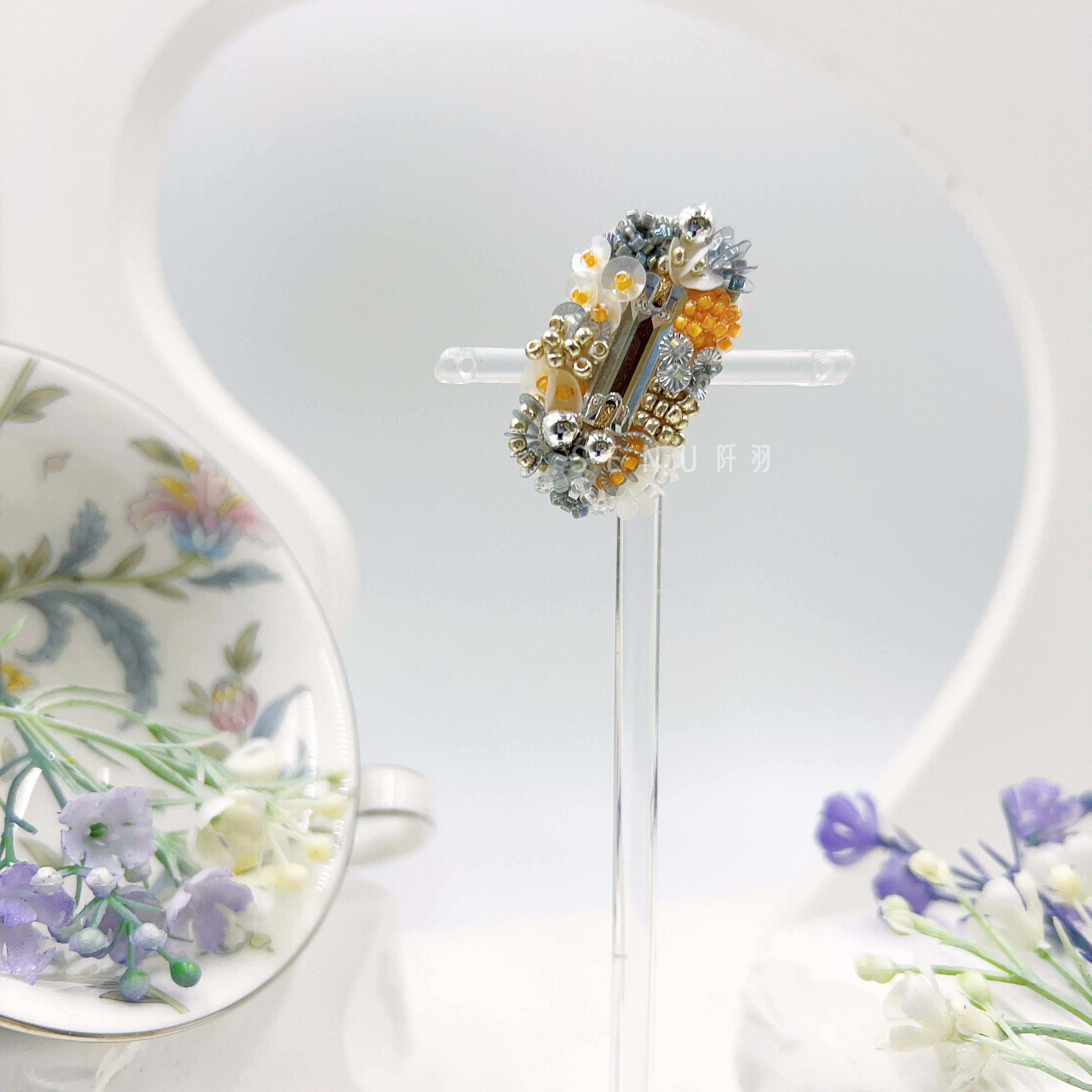 [Japanese Designer | Japanese Handmade Accessories | Beads | Headwear/Hair Accessories | Hair Buttons] Square Beaded Hair Buttons