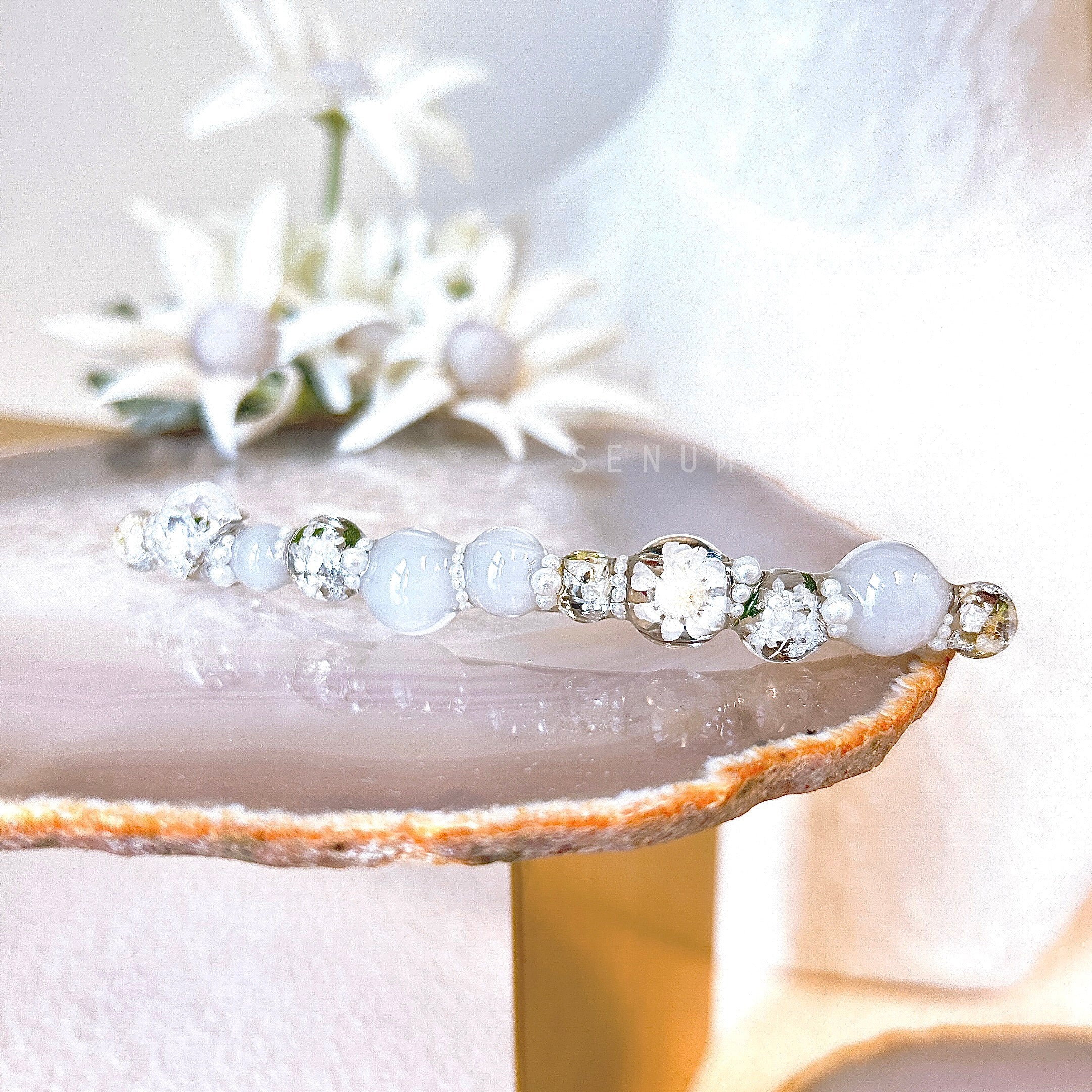 [Japanese designer | Japanese handmade accessories | Resin | Headwear/hair accessories | Hairpins] Ball resin dried flower hairpins