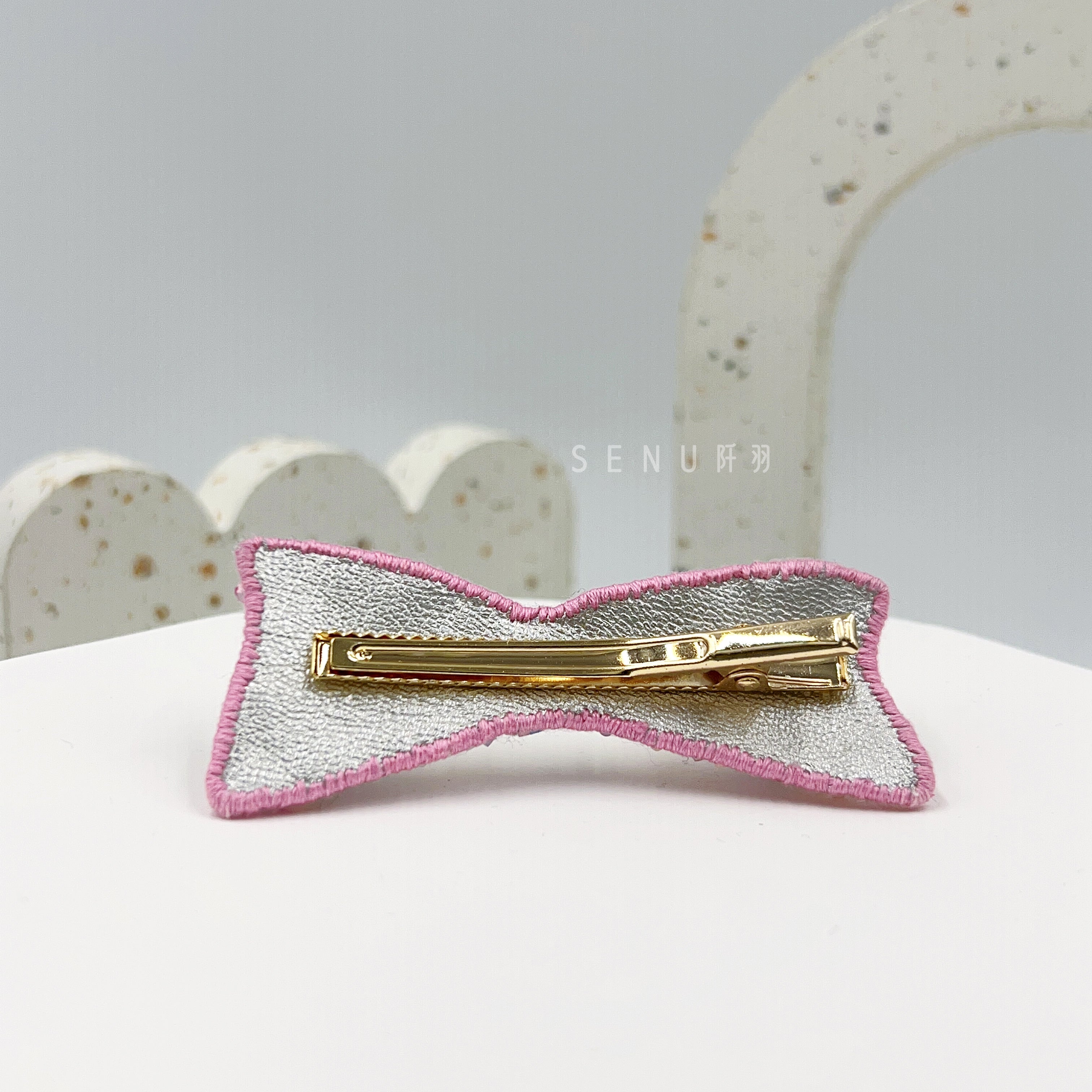 [Japanese Designer | Japanese Handmade Accessories | Embroidery | Headwear/Hair Accessories | Hairpins] Bow embroidered hairpins
