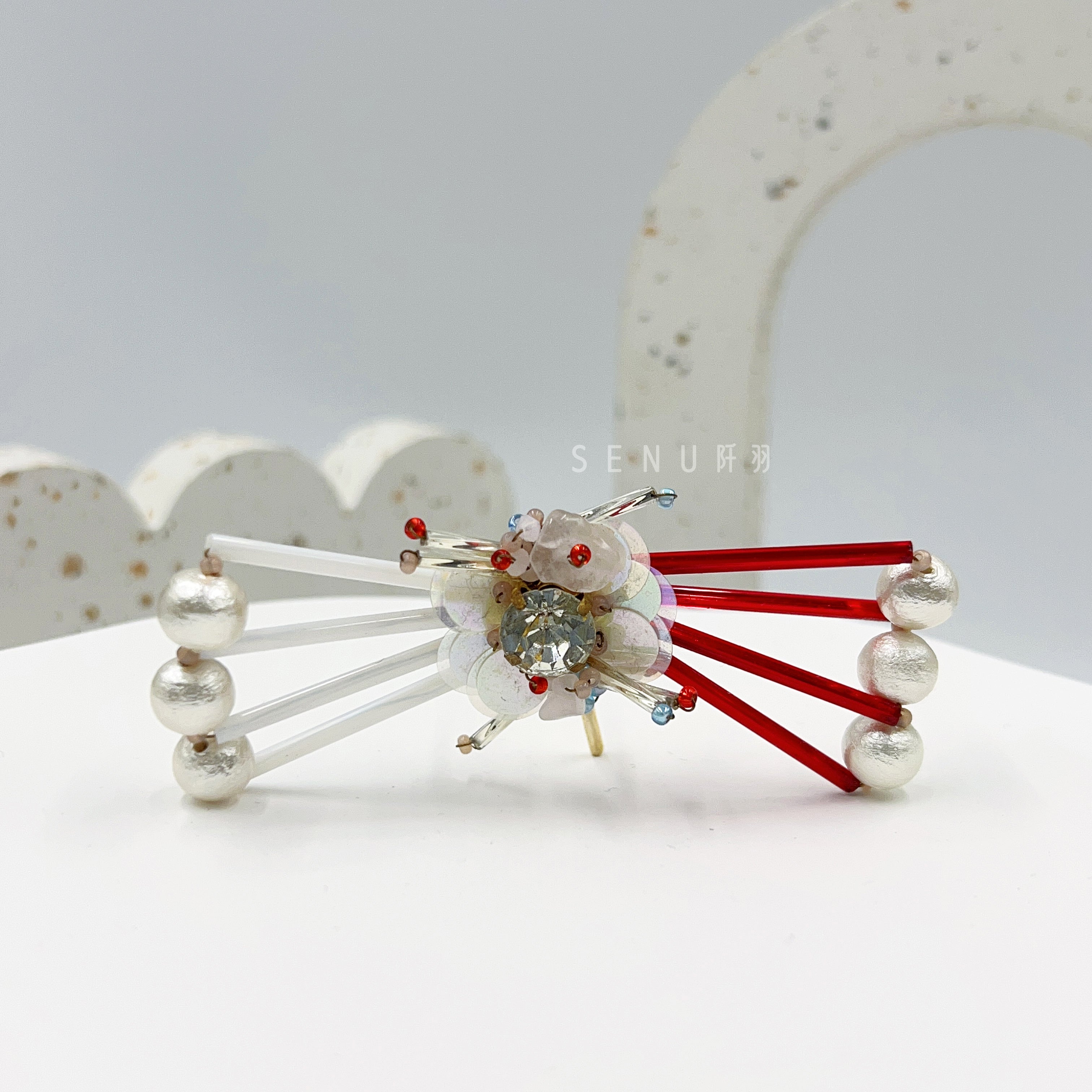 [Japanese designer | Japanese handmade accessories | embroidery | headwear/hair accessories | hair clips] Bow beaded hair clips