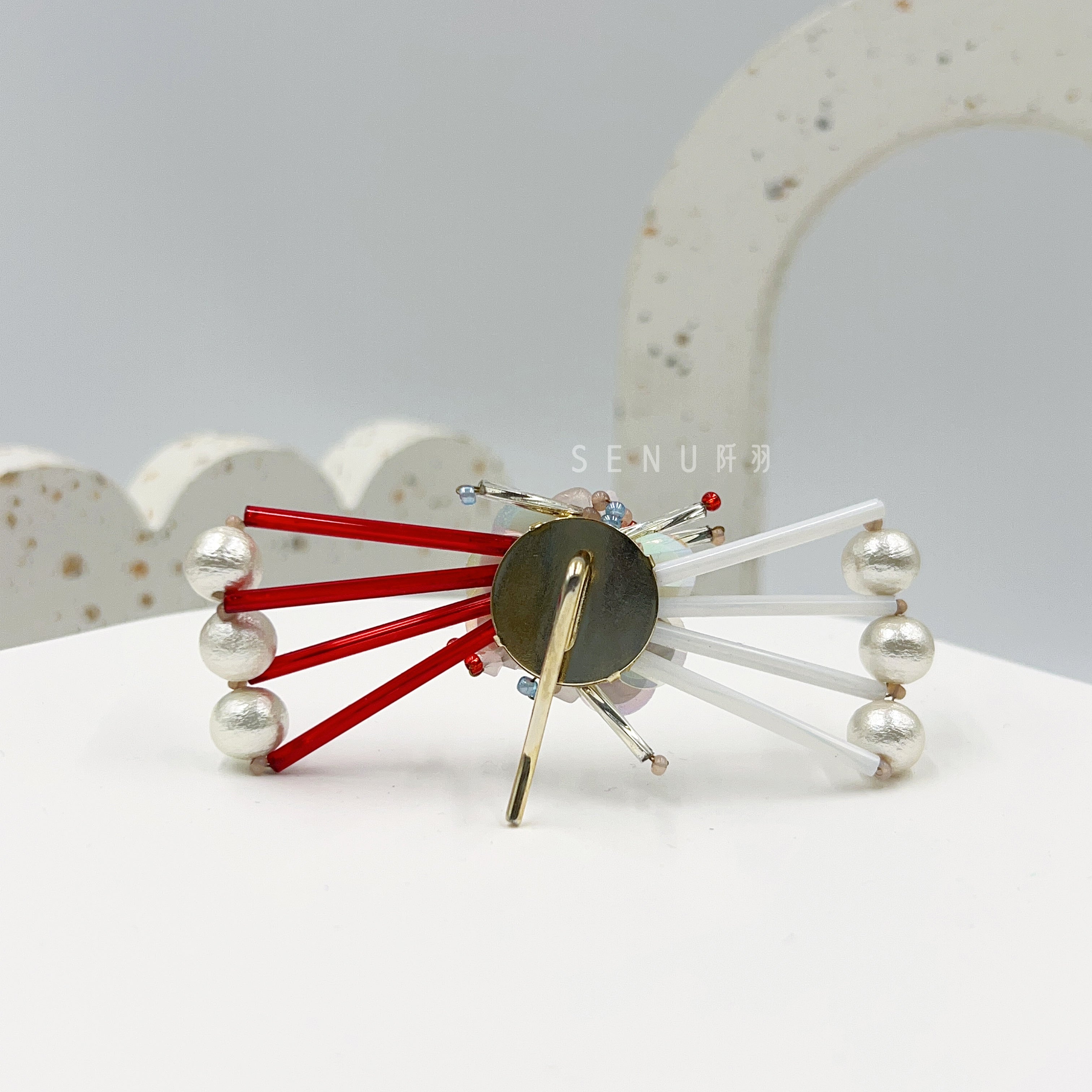 [Japanese designer | Japanese handmade accessories | embroidery | headwear/hair accessories | hair clips] Bow beaded hair clips