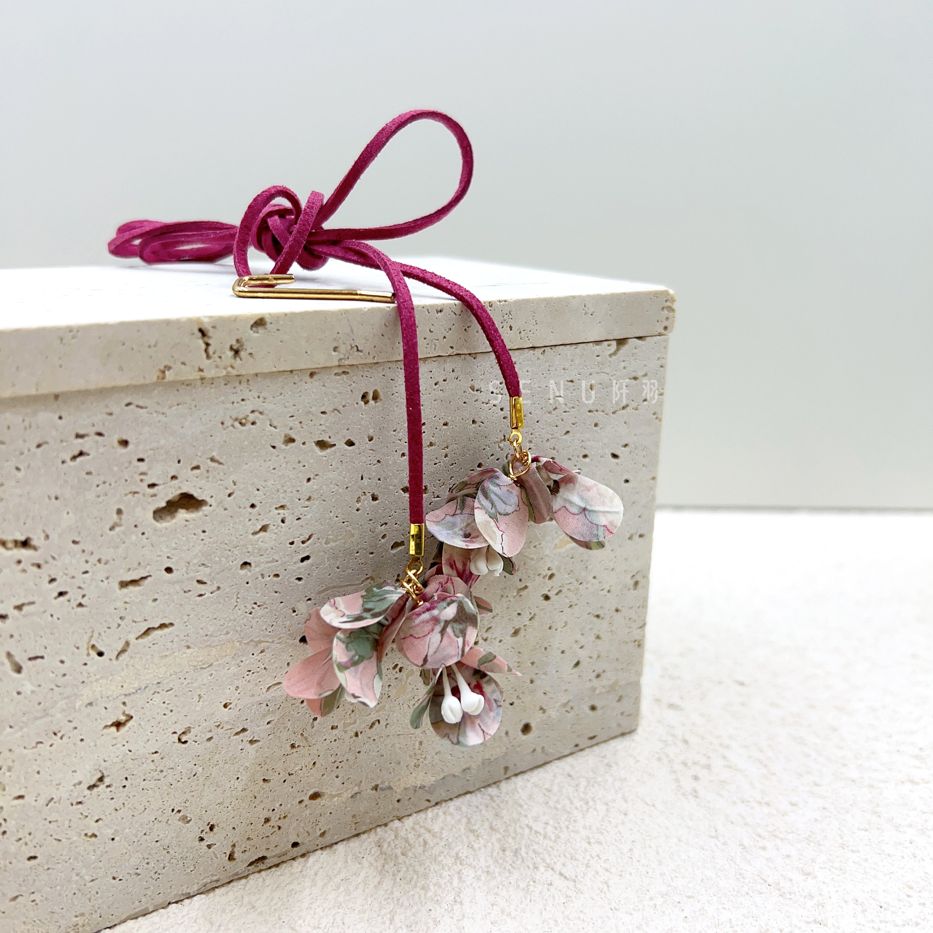[Japanese craftsmen｜Japanese handmade accessories｜Fabric flowers｜Headwear/hair accessories｜Hair ropes] Strap hanging fabric flower hair rope