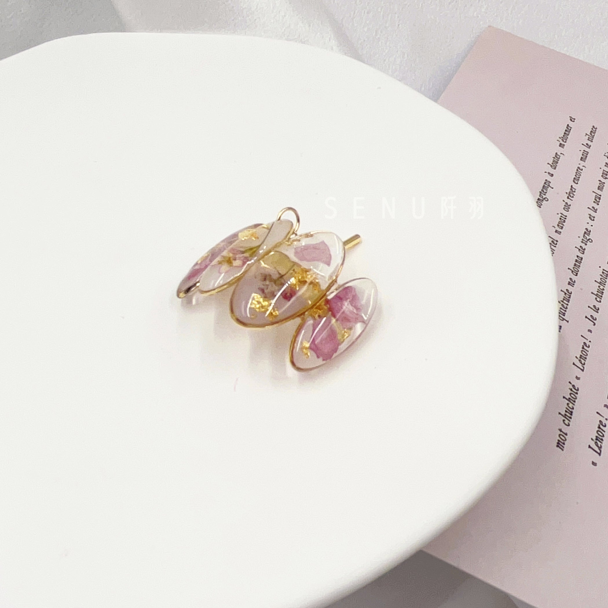 [Japanese designer | Japanese handmade accessories | Resin | Headwear/hair accessories | Hair buttons] Oval resin dried flower hair buttons