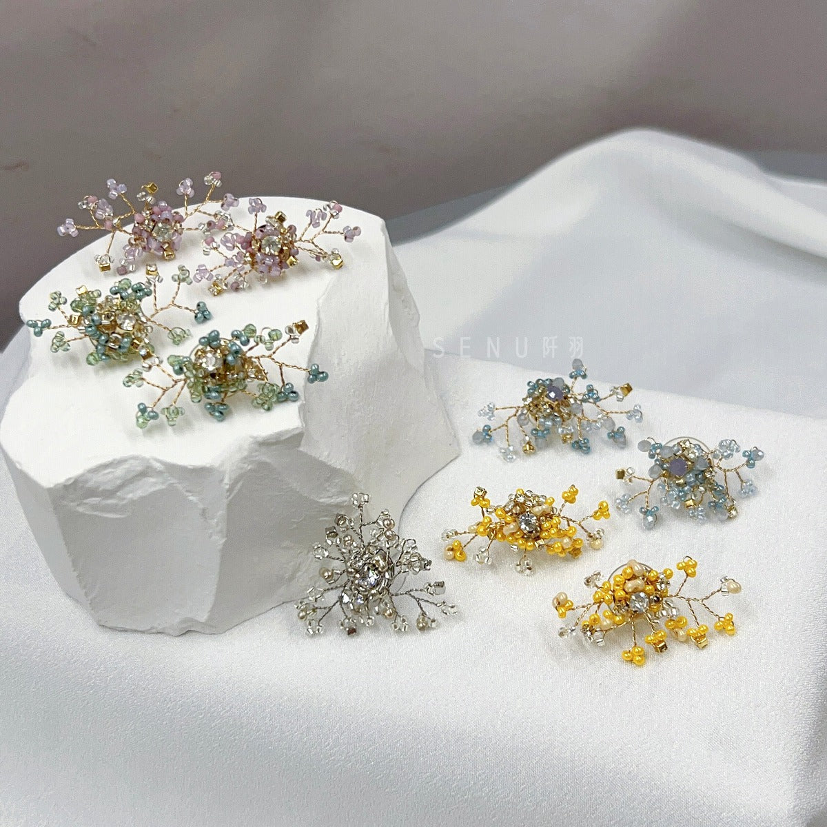 [Japanese craftsman｜Japanese handmade accessories｜Beads｜Earrings｜Earrings] Colorful wire-wound beaded earrings