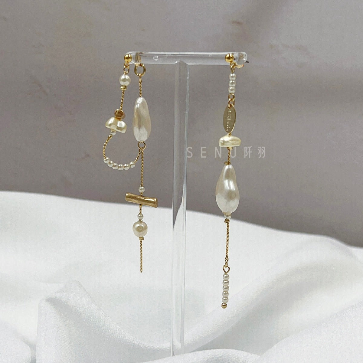 [Japanese craftsman | Japanese handmade jewelry | Beads | Earrings | Earrings] Asymmetrical special-shaped imitation pearl beaded earrings