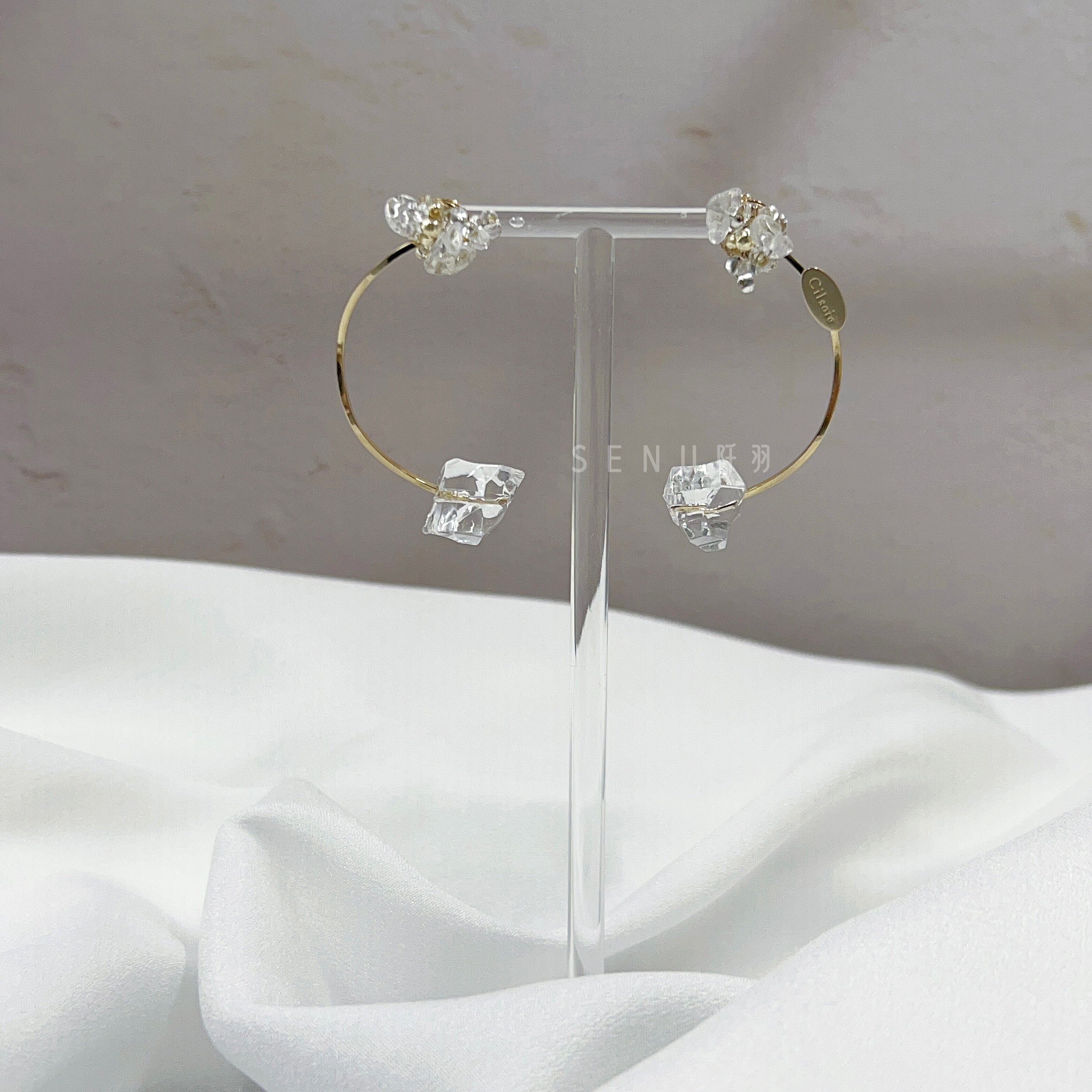 [Japanese craftsman | Japanese handmade jewelry | Beads | Earrings | Earrings] Moon Arc Imitation Mineral Stone Beaded Earrings