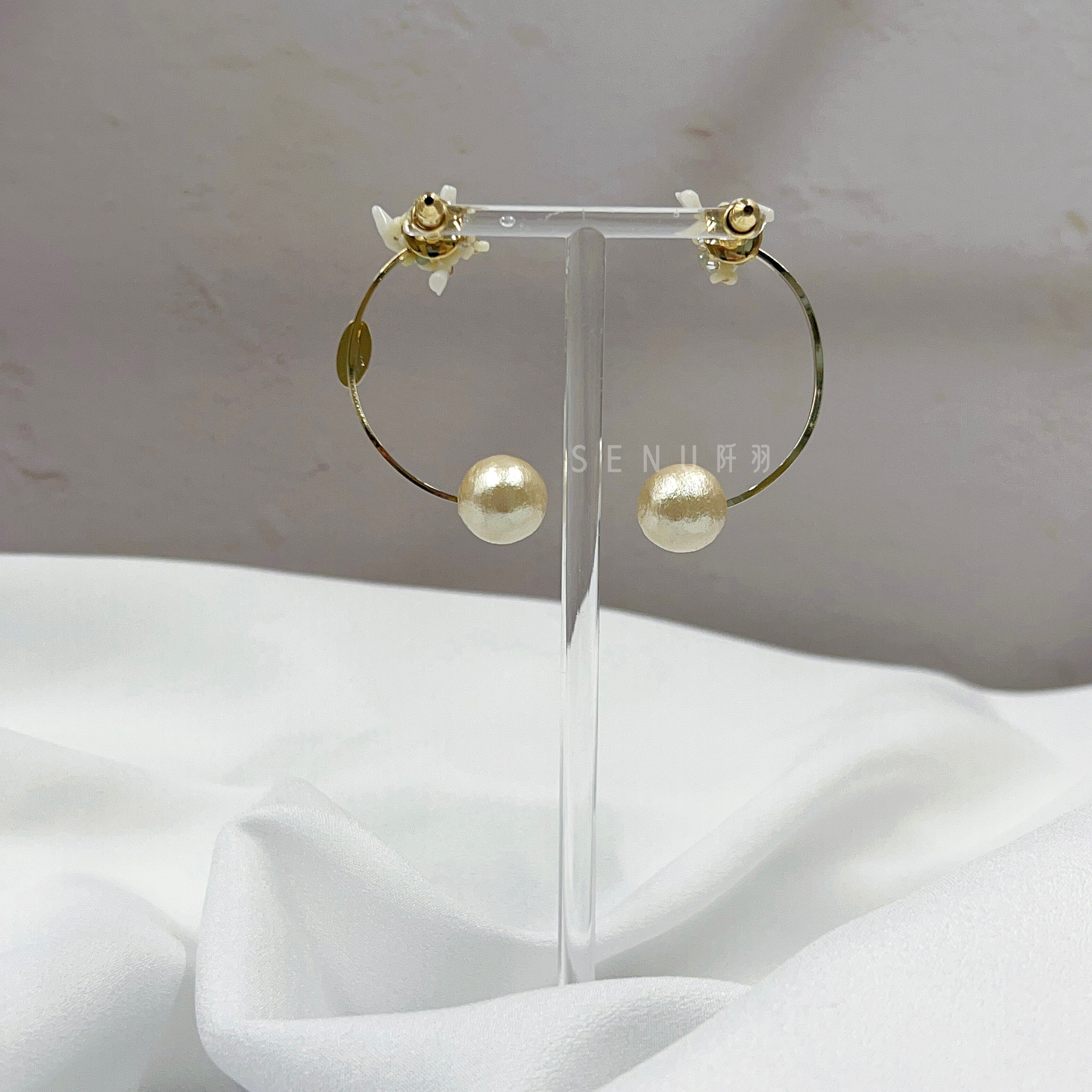 [Japanese craftsman｜Japanese handmade accessories｜Beads｜Earrings｜Earrings] Moon Arc Cotton Pearl Beaded Earrings
