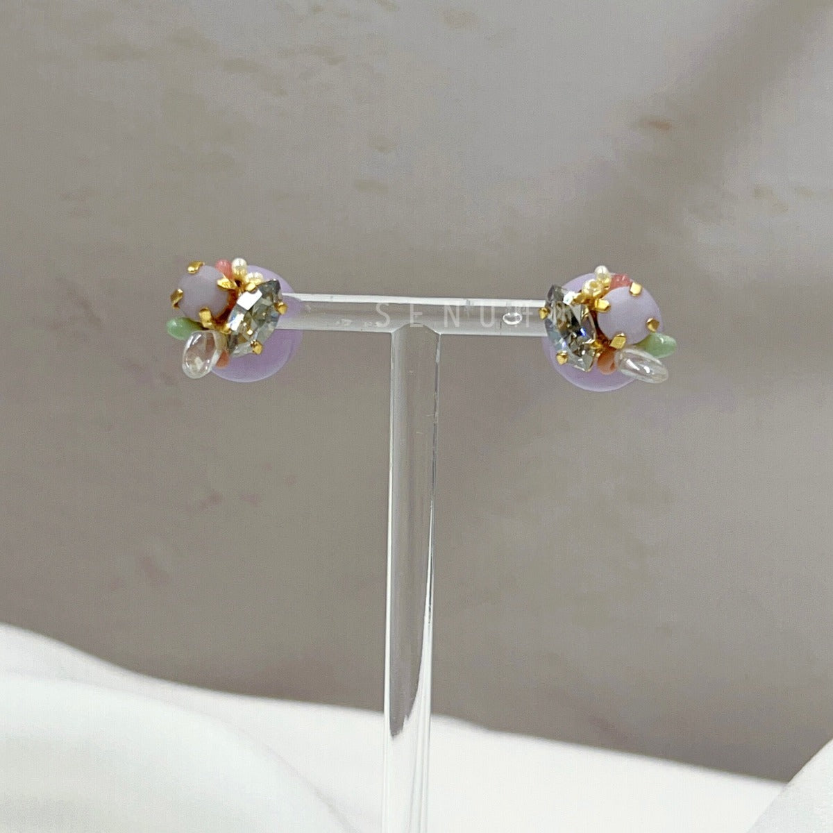 [Japanese craftsman | Japanese handmade jewelry | Beads | Earrings | Earrings] Color-blocked claw diamond beaded earrings