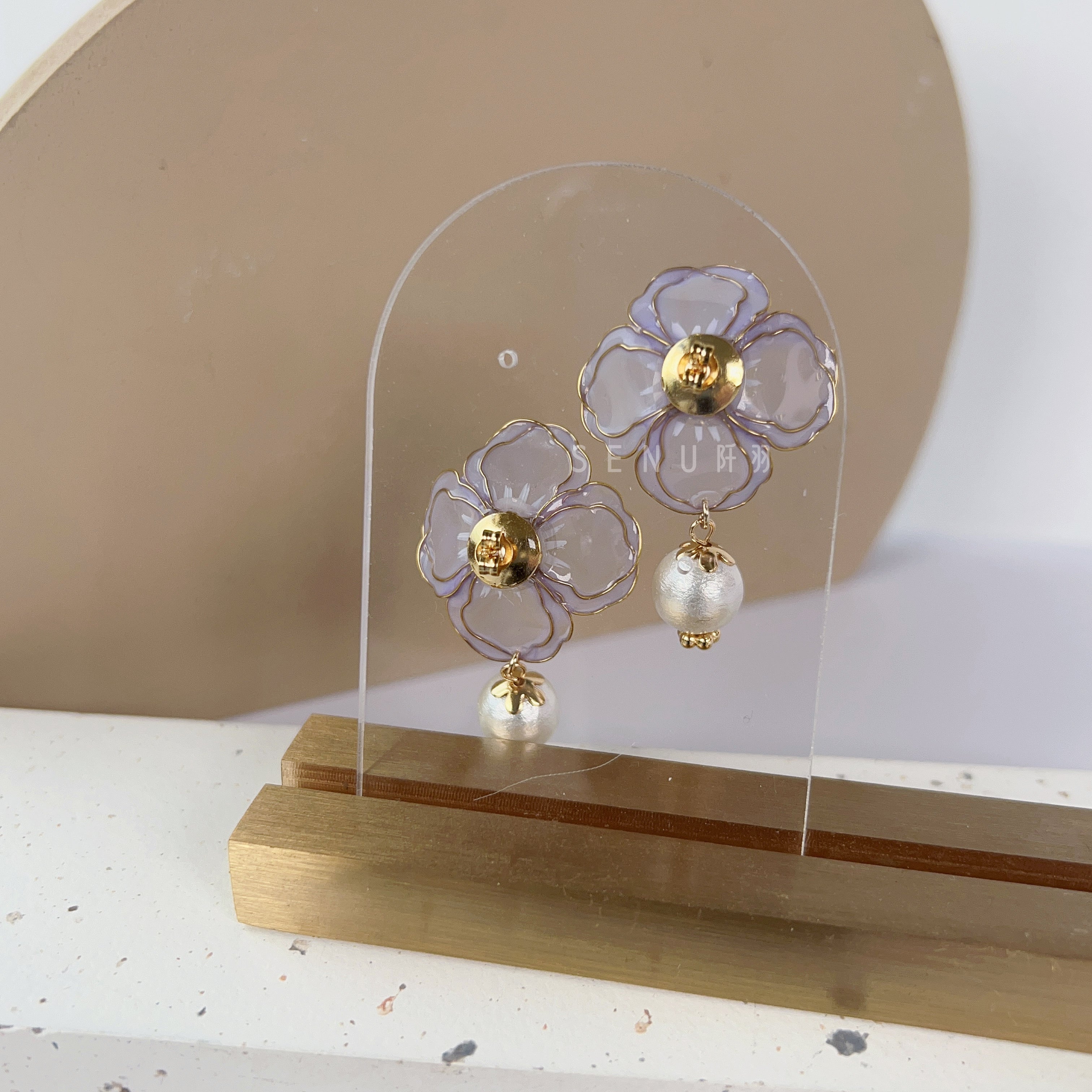 [Japanese Designer｜Japanese Handmade Accessories｜Resin｜Earrings｜Earrings] Hand-painted pearl flower liquid wire-wound earrings