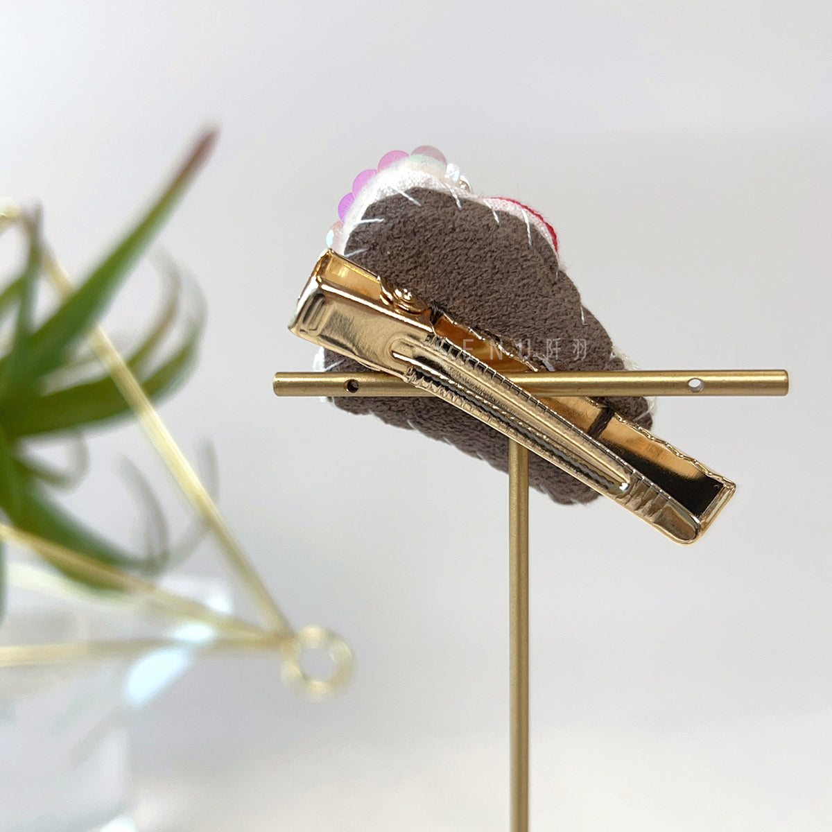 [Japanese craftsmen｜Japanese handmade accessories｜Embroidery｜Headwear/hair accessories｜Hairpins] Cake pieces beaded embroidery hairpins