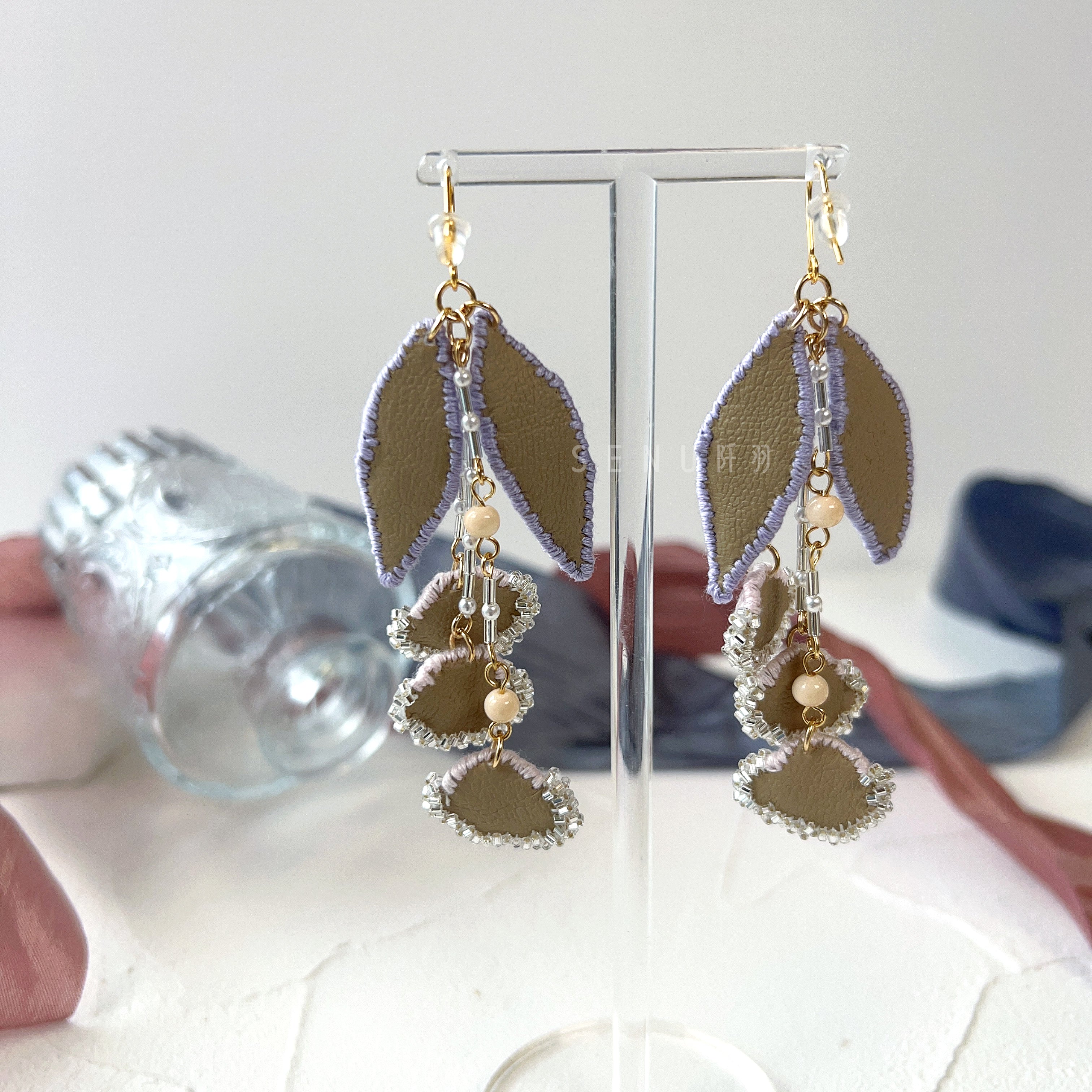 [Japanese Designer | Japanese Handmade Accessories | Embroidery | Earrings | Earrings] Hanging flower embroidery bead earrings