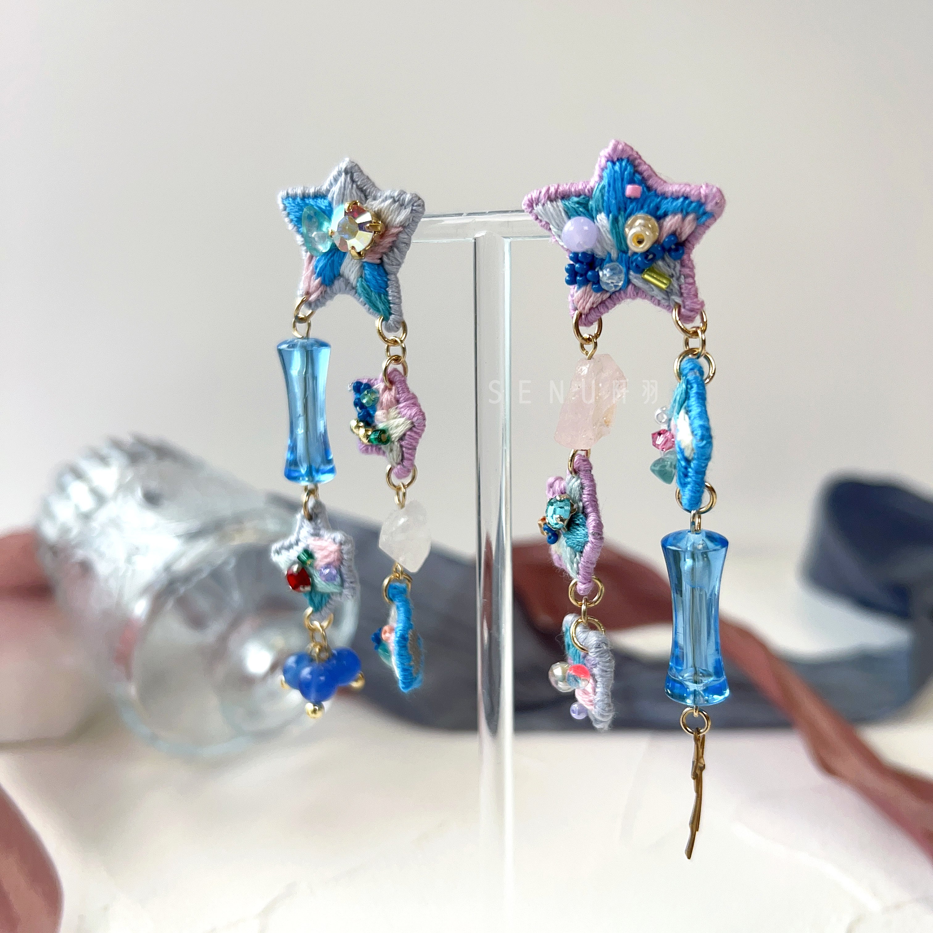 [Japanese Designer | Japanese Handmade Accessories | Embroidery | Earrings | Earrings] Stars and natural stone embroidery earrings