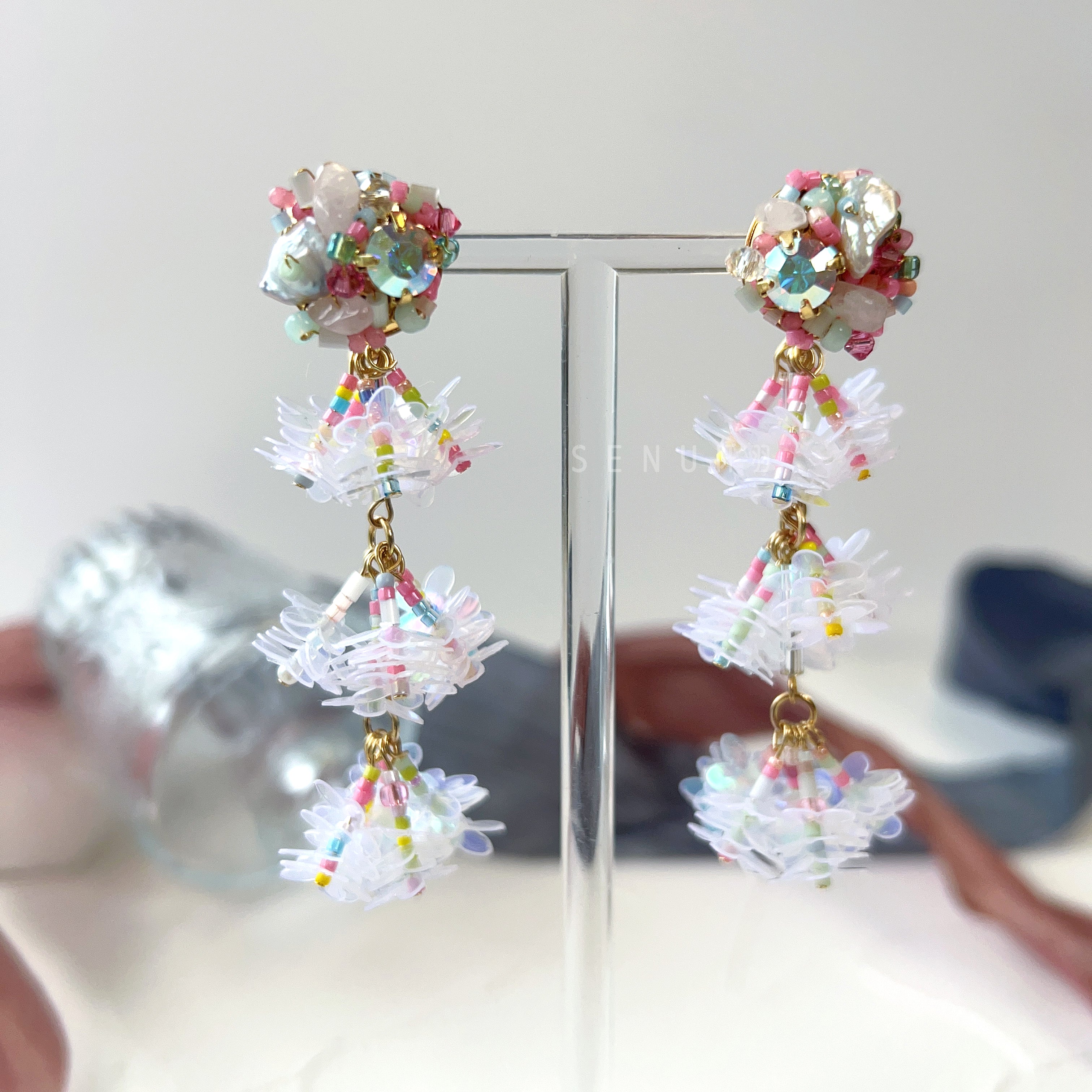 [Japanese Designer | Japanese Handmade Accessories | Embroidery | Earrings | Earrings] Sequined floral beaded earrings