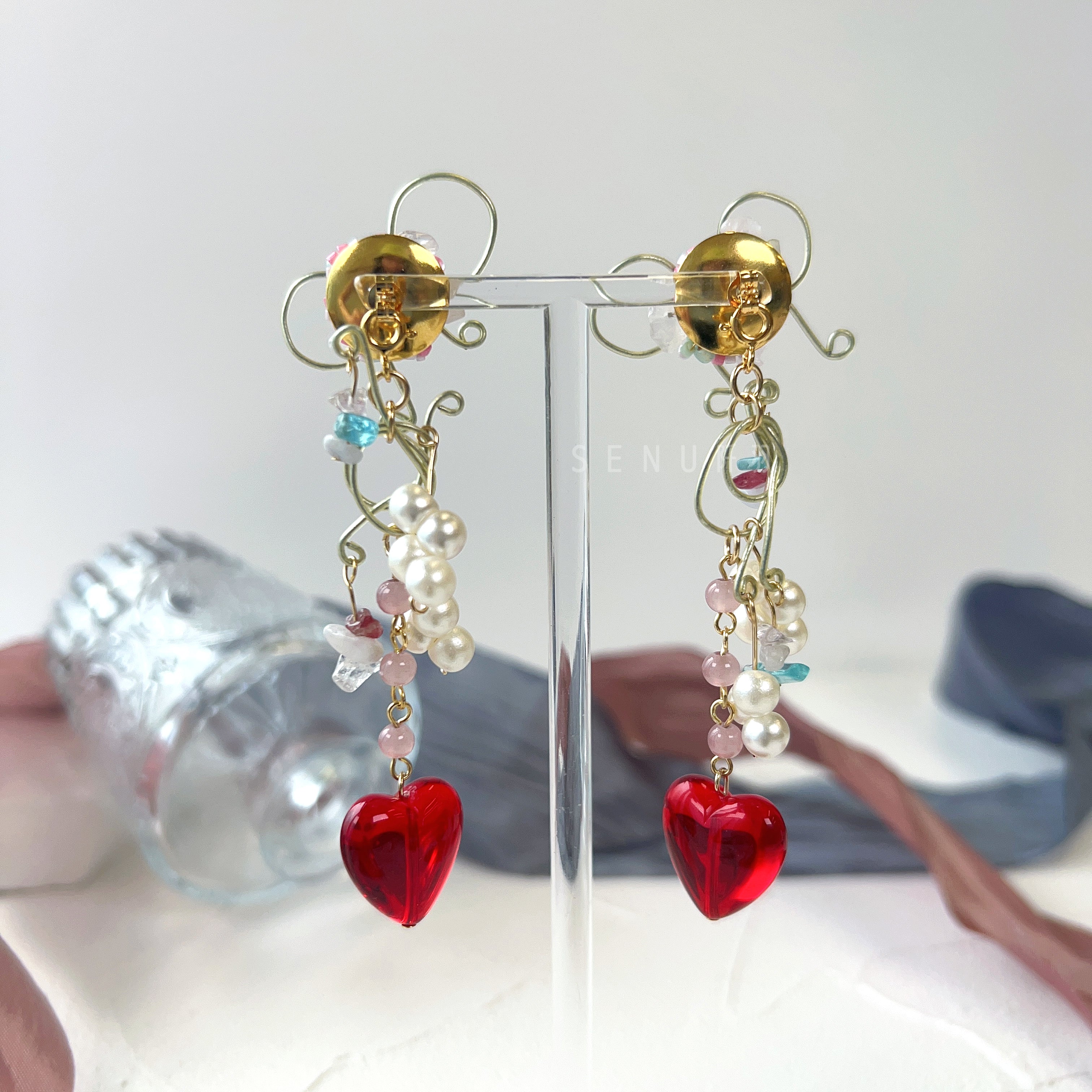 [Japanese Designer | Japanese Handmade Accessories | Embroidery | Earrings | Earrings] Heart-wound metal wire beaded earrings