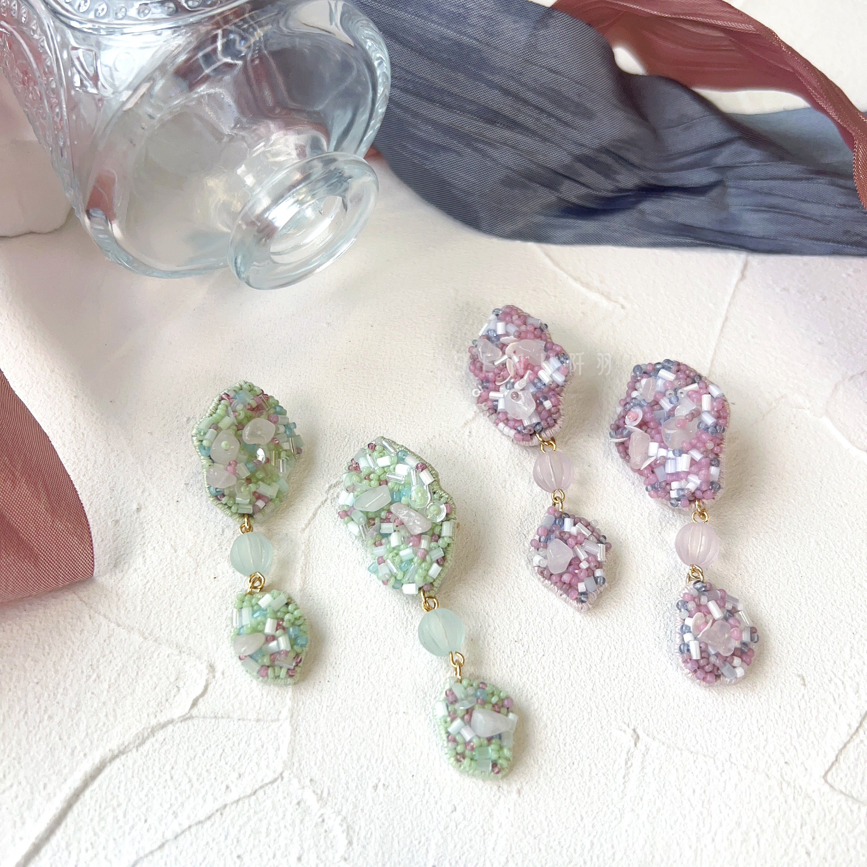 [Japanese Designer | Japanese Handmade Accessories | Embroidery | Earrings | Earrings] Irregular rice bead embroidery earrings