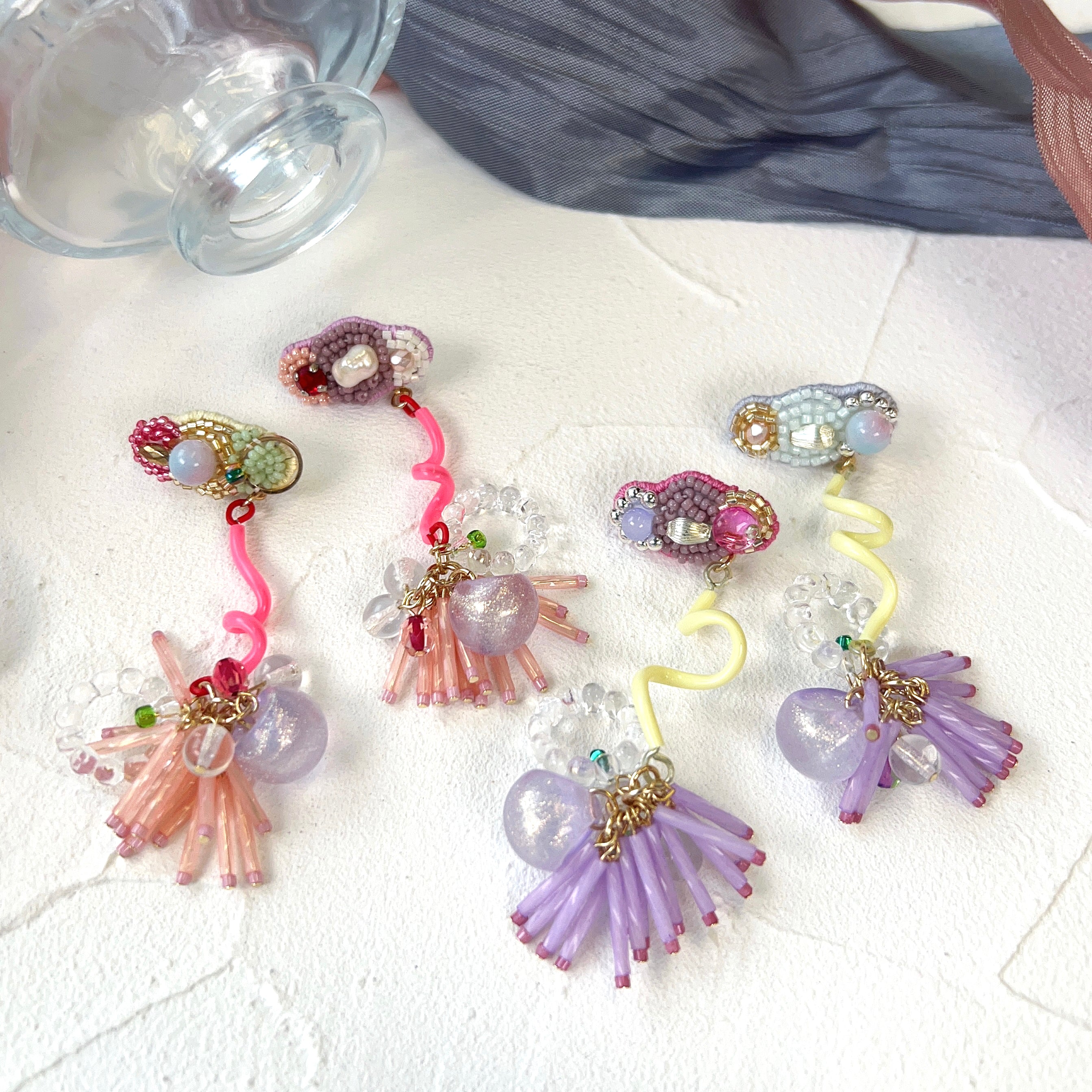 [Japanese Designer | Japanese Handmade Accessories | Embroidery | Earrings | Earrings] Peanut-shaped twisted tube embroidery earrings