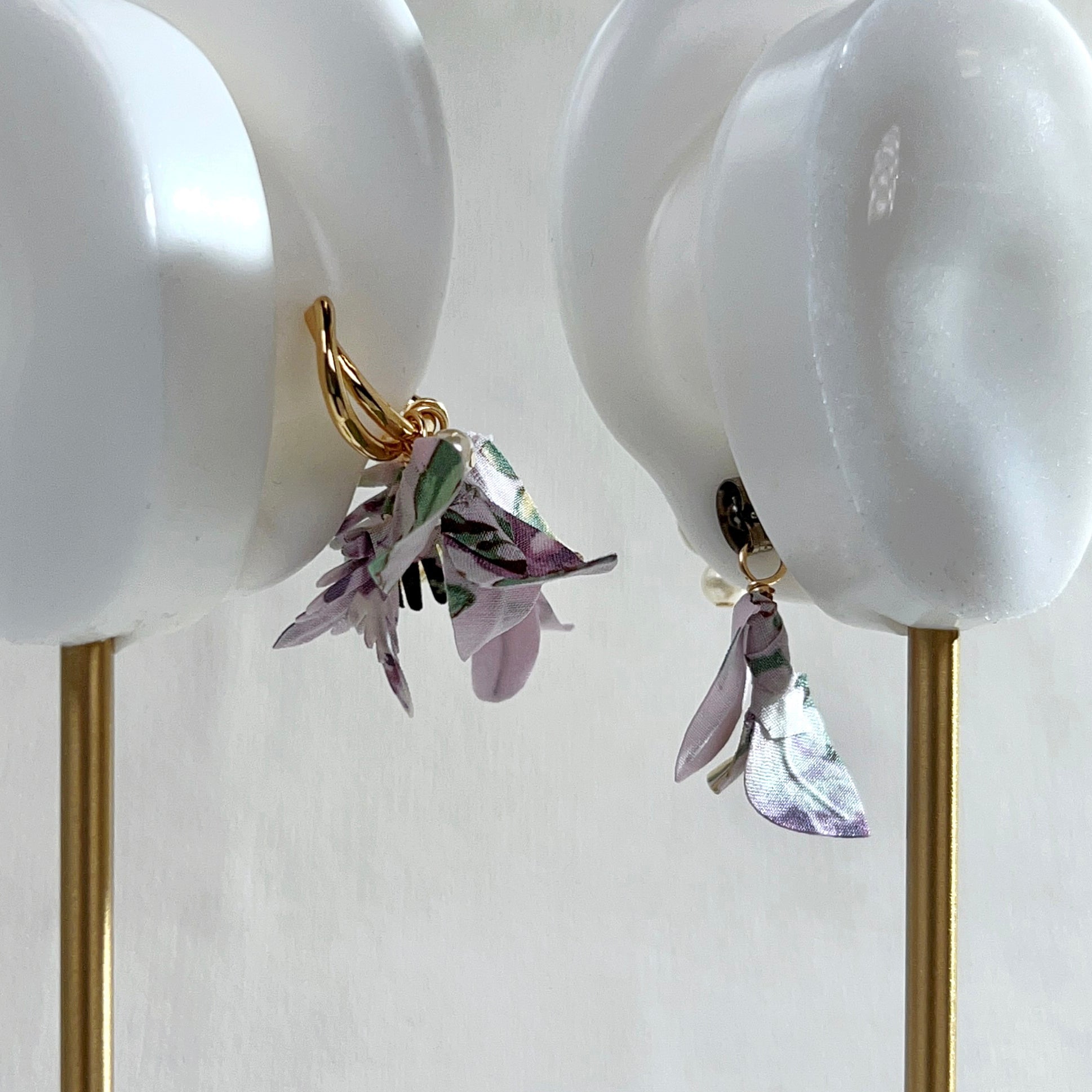 [Japanese craftsmen | Japanese handmade accessories | Fabric flowers | Earrings | Earrings] Asymmetrical double-ring fabric ear cuff earrings