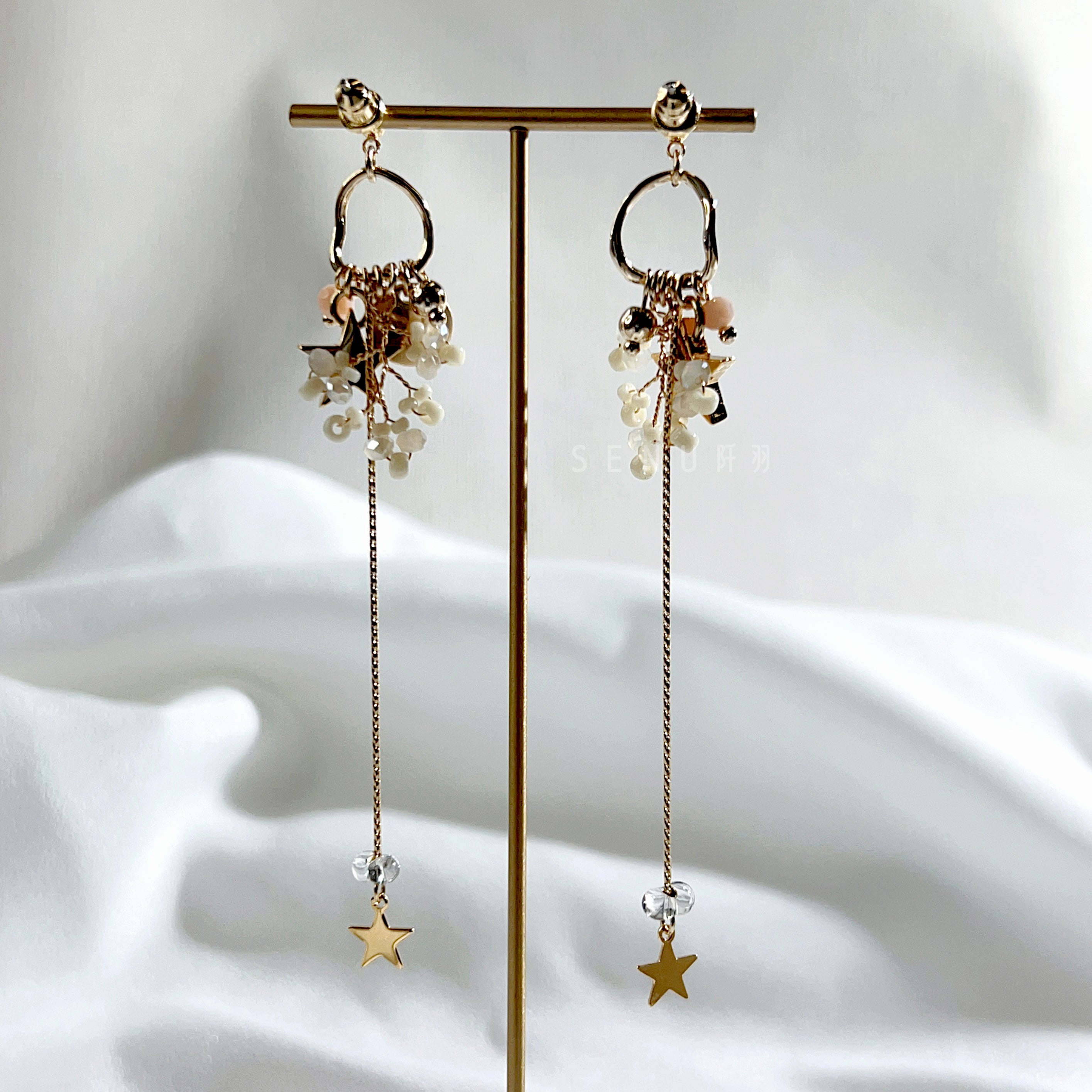 [Senu Limited Edition] Irregular hoop wire beaded earrings