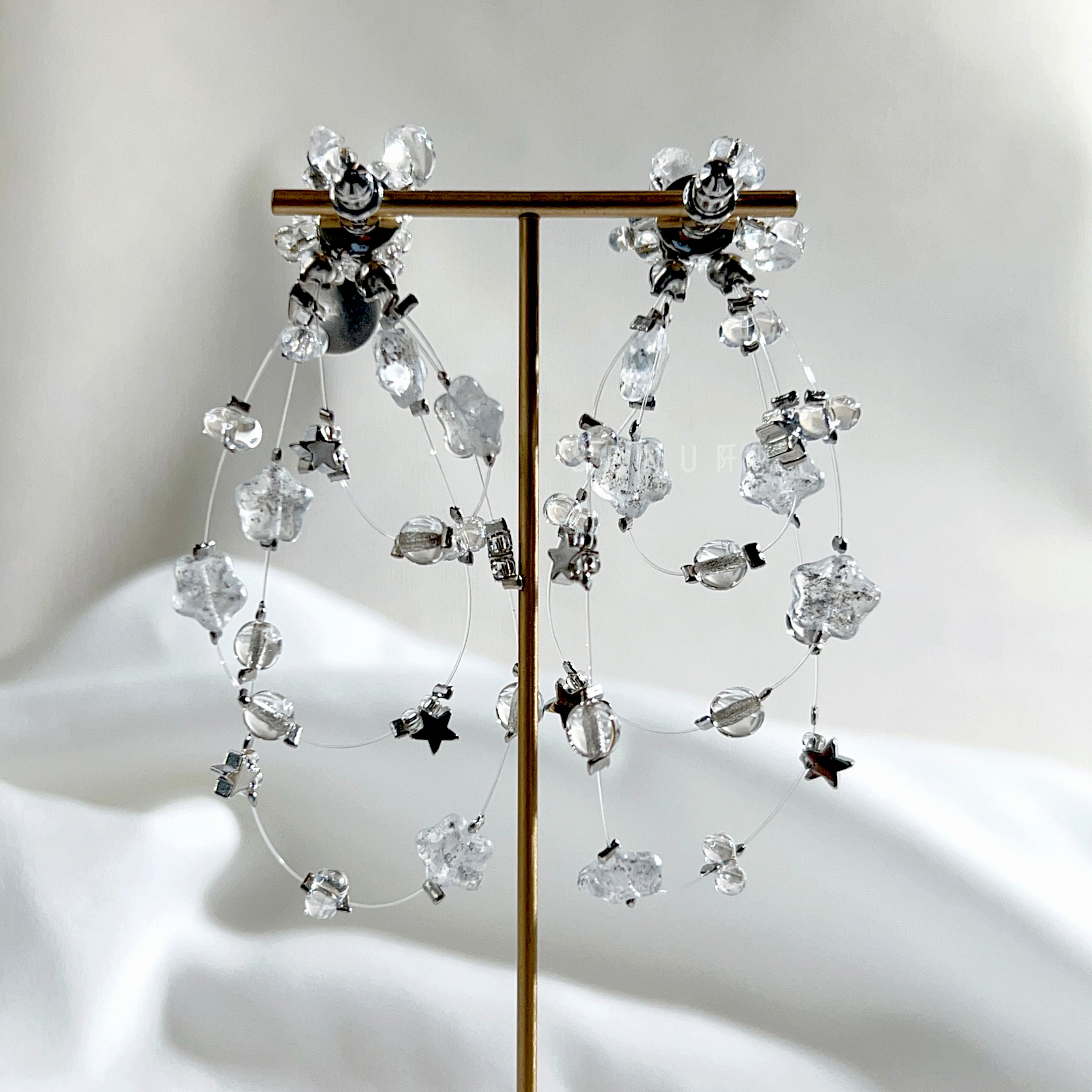 [Japanese craftsmen｜Japanese handmade accessories｜Beads｜Earrings｜Earrings] Star Beads Meteor Shower Beaded Earrings