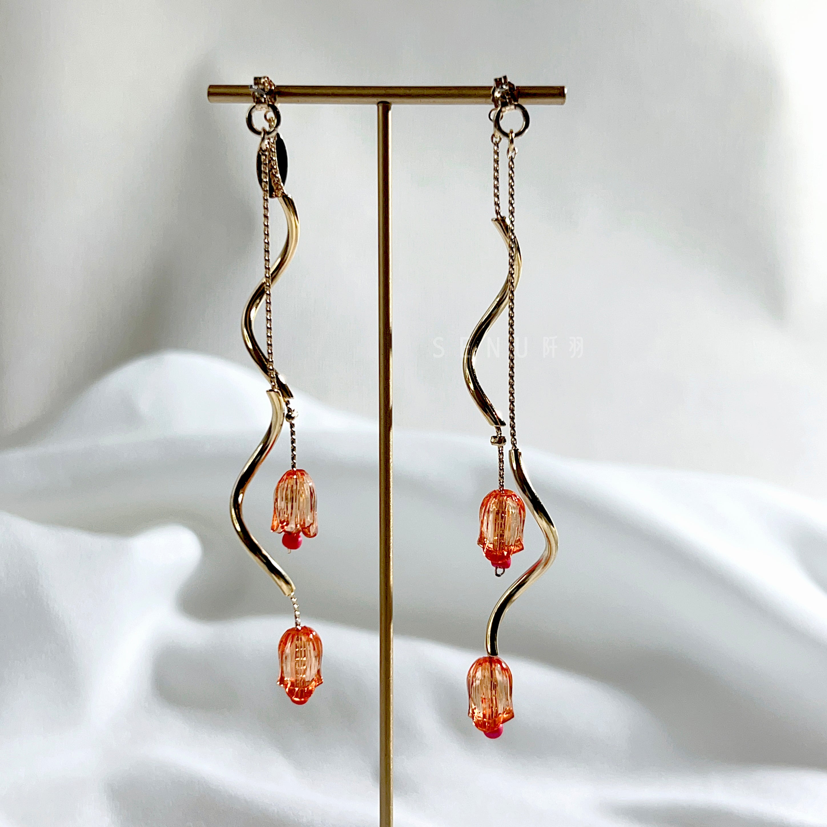 [Japanese craftsman｜Japanese handmade accessories｜Beads｜Earrings｜Earrings] Twist stick hanging flower beaded earrings