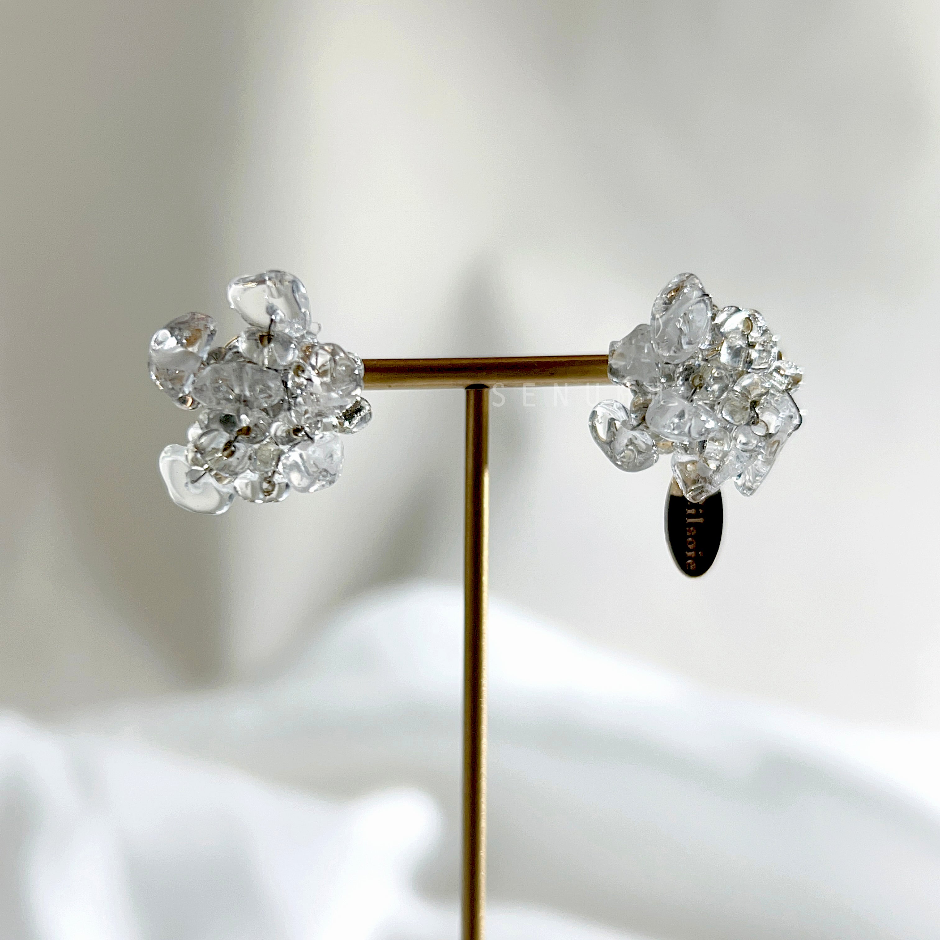 [Japanese craftsman | Japanese handmade jewelry | Beads | Earrings | Earrings] Irregular translucent beaded earrings