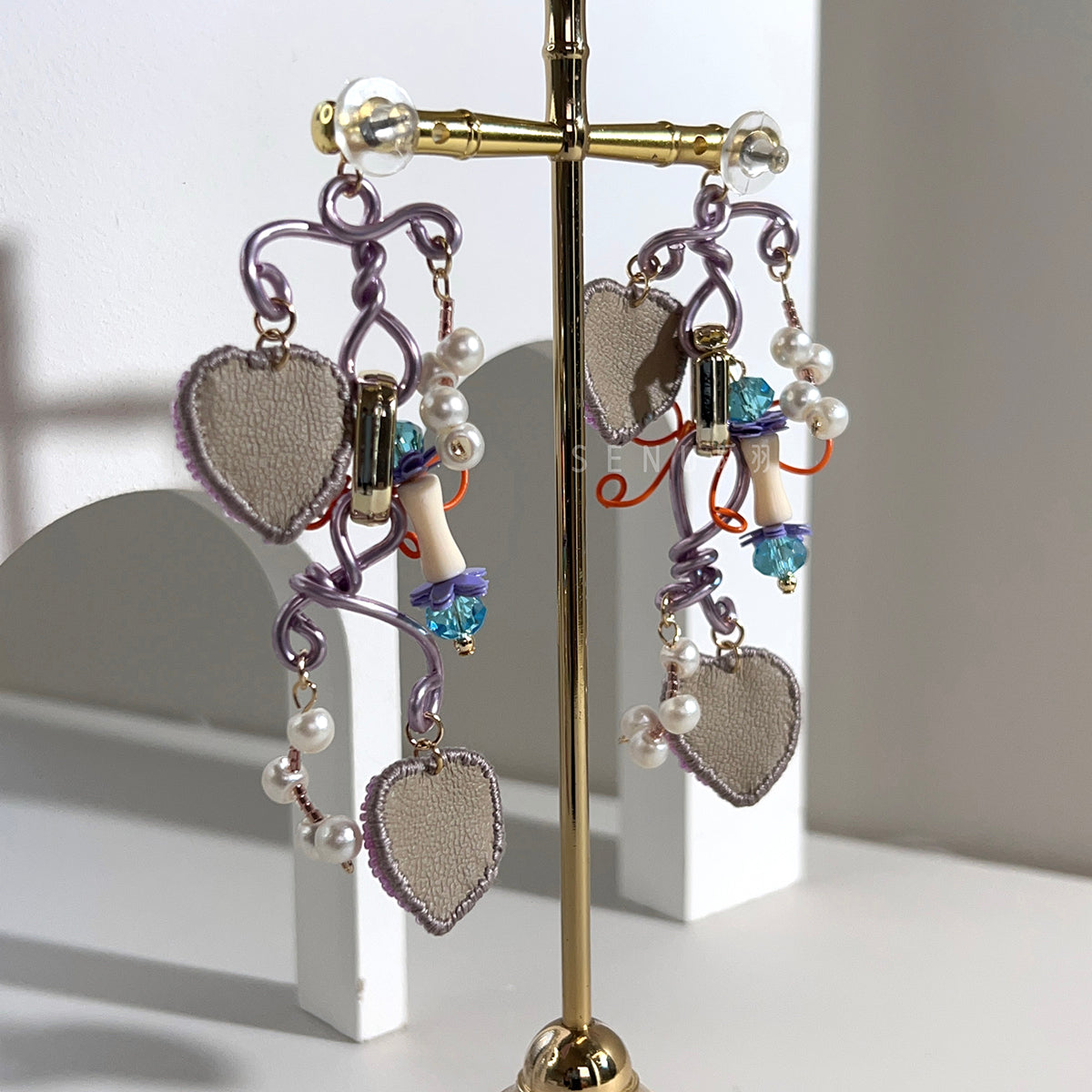 [Japanese Designer | Japanese Handmade Accessories | Embroidery | Earrings | Earrings] Heart-wound bead embroidery earrings