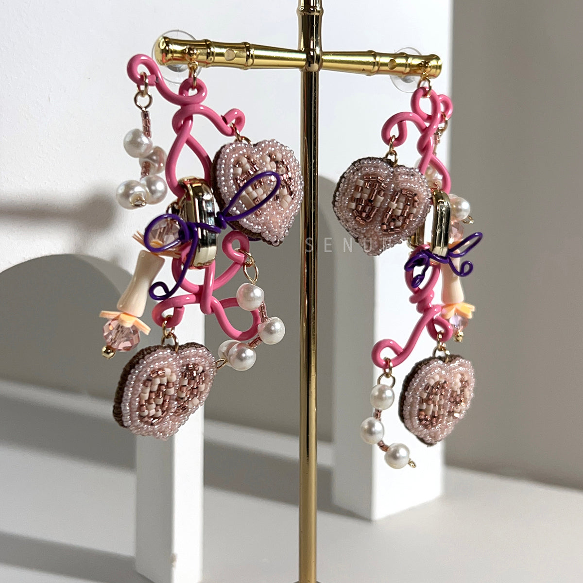 [Japanese Designer | Japanese Handmade Accessories | Embroidery | Earrings | Earrings] Heart-wound bead embroidery earrings