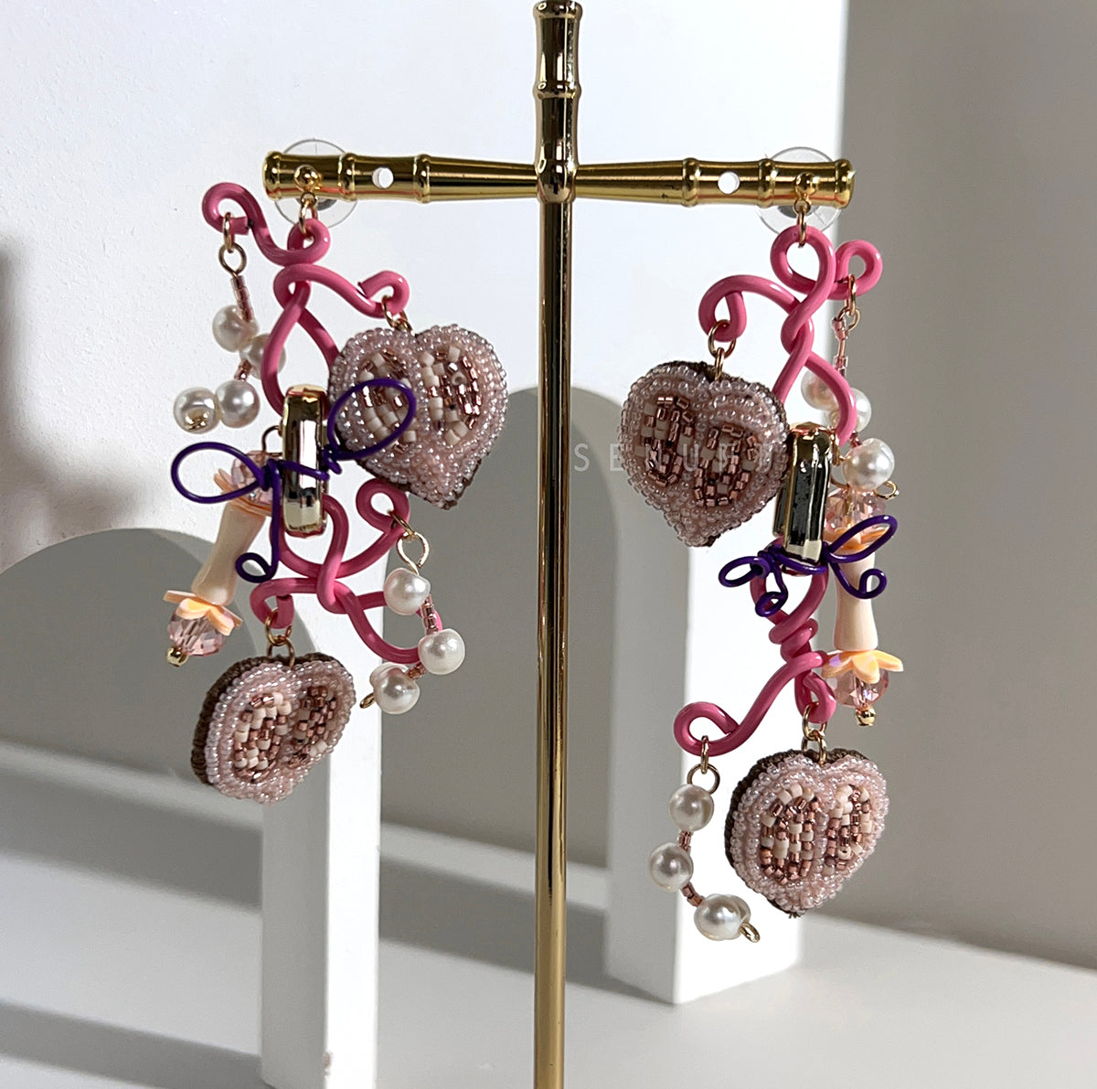 [Japanese Designer | Japanese Handmade Accessories | Embroidery | Earrings | Earrings] Heart-wound bead embroidery earrings