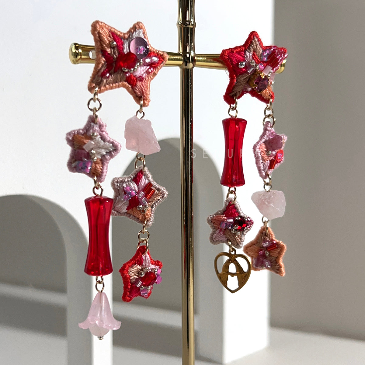 [Japanese Designer | Japanese Handmade Accessories | Embroidery | Earrings | Earrings] Stars and natural stone embroidery earrings