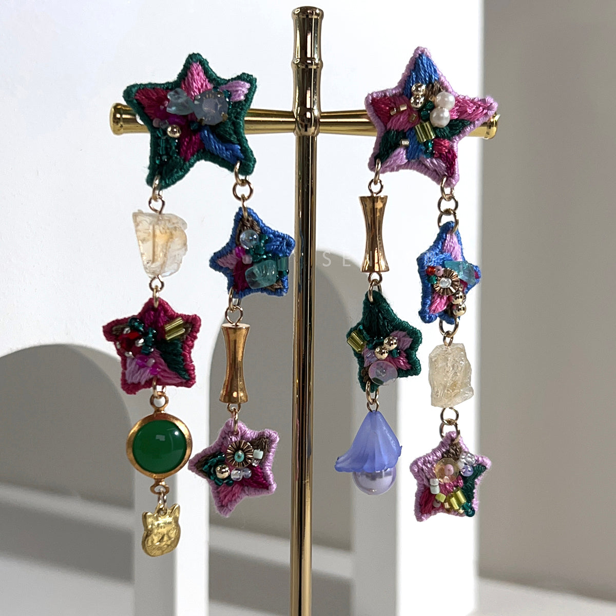 [Japanese Designer | Japanese Handmade Accessories | Embroidery | Earrings | Earrings] Stars and natural stone embroidery earrings