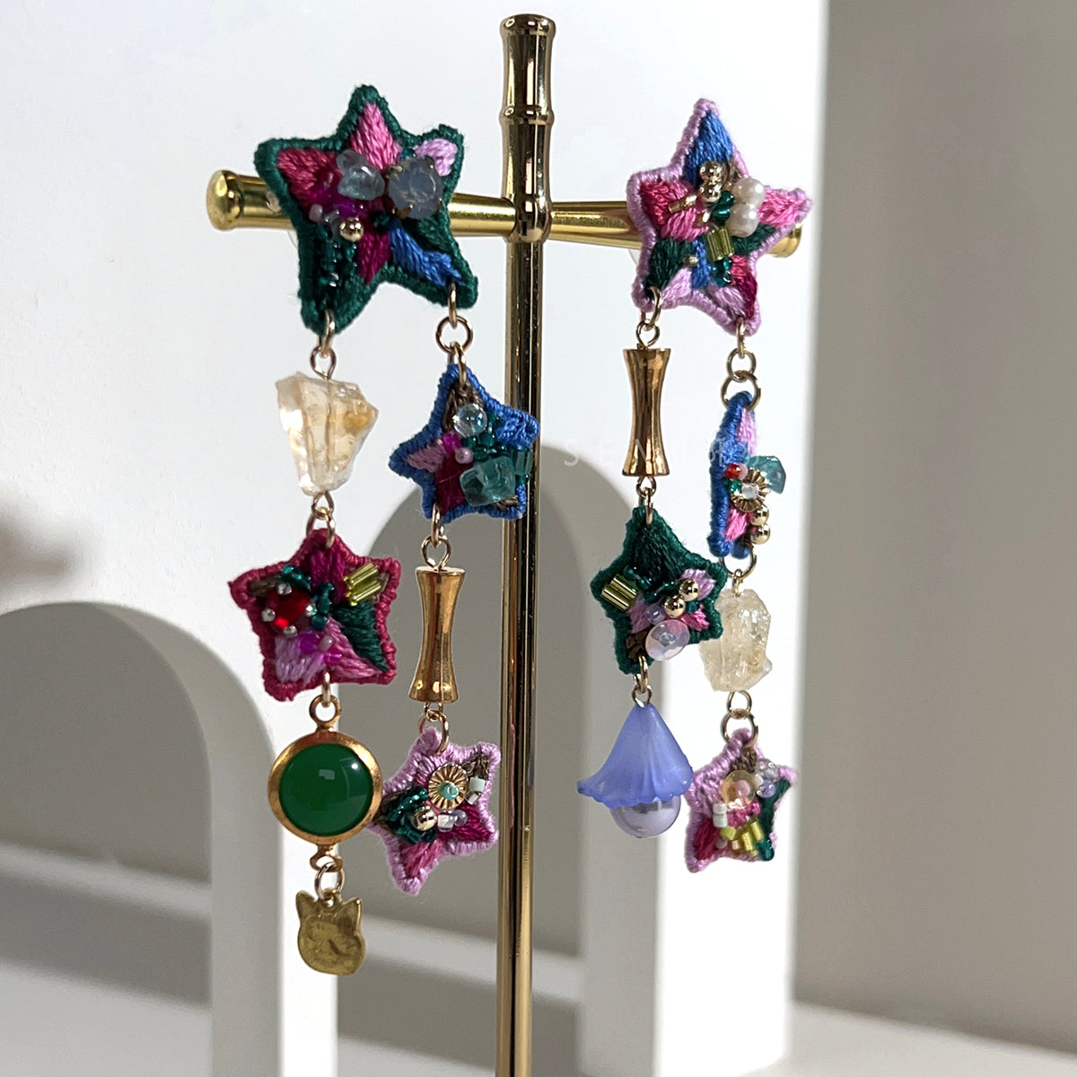 [Japanese Designer | Japanese Handmade Accessories | Embroidery | Earrings | Earrings] Stars and natural stone embroidery earrings