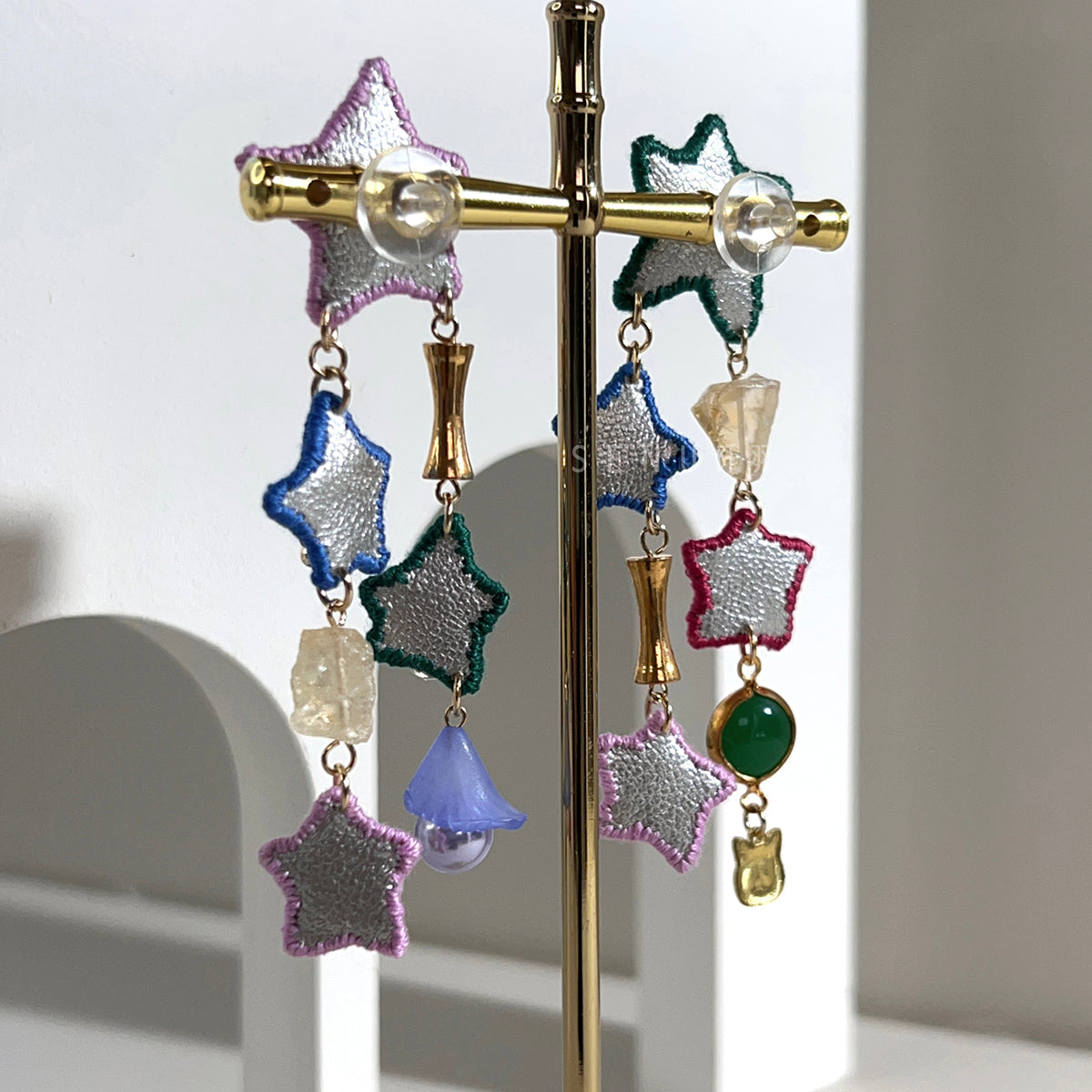 [Japanese Designer | Japanese Handmade Accessories | Embroidery | Earrings | Earrings] Stars and natural stone embroidery earrings