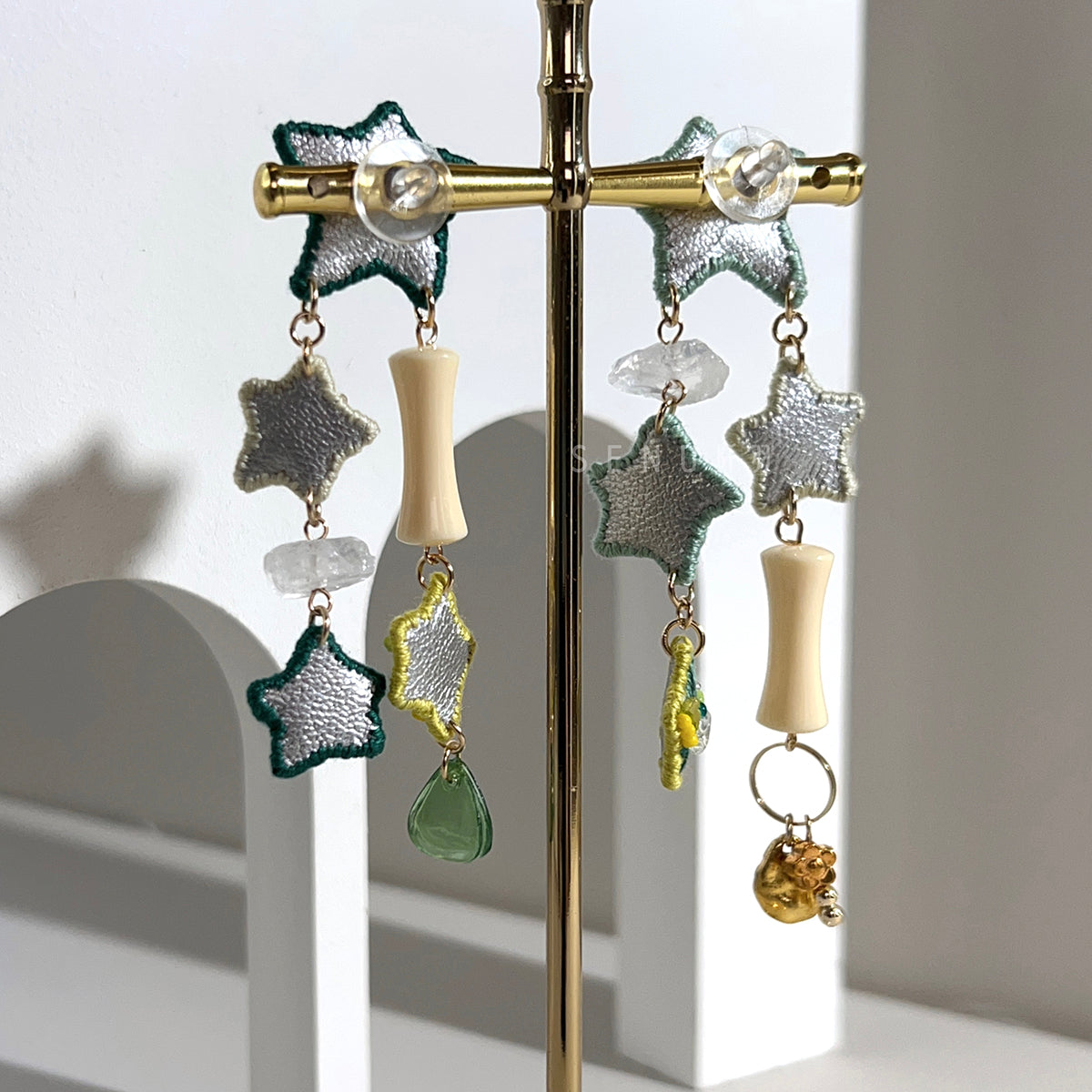 [Japanese Designer | Japanese Handmade Accessories | Embroidery | Earrings | Earrings] Stars and natural stone embroidery earrings