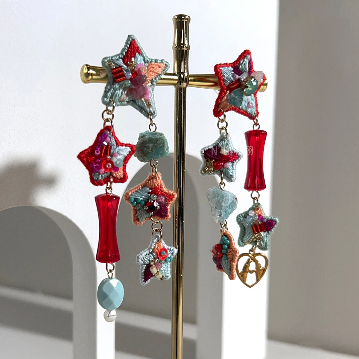 [Japanese Designer | Japanese Handmade Accessories | Embroidery | Earrings | Earrings] Stars and natural stone embroidery earrings