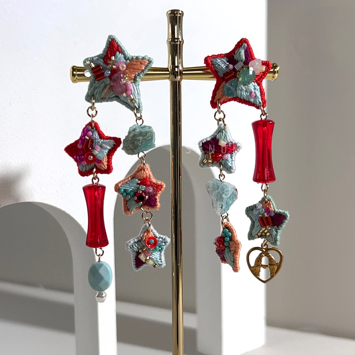 [Japanese Designer | Japanese Handmade Accessories | Embroidery | Earrings | Earrings] Stars and natural stone embroidery earrings