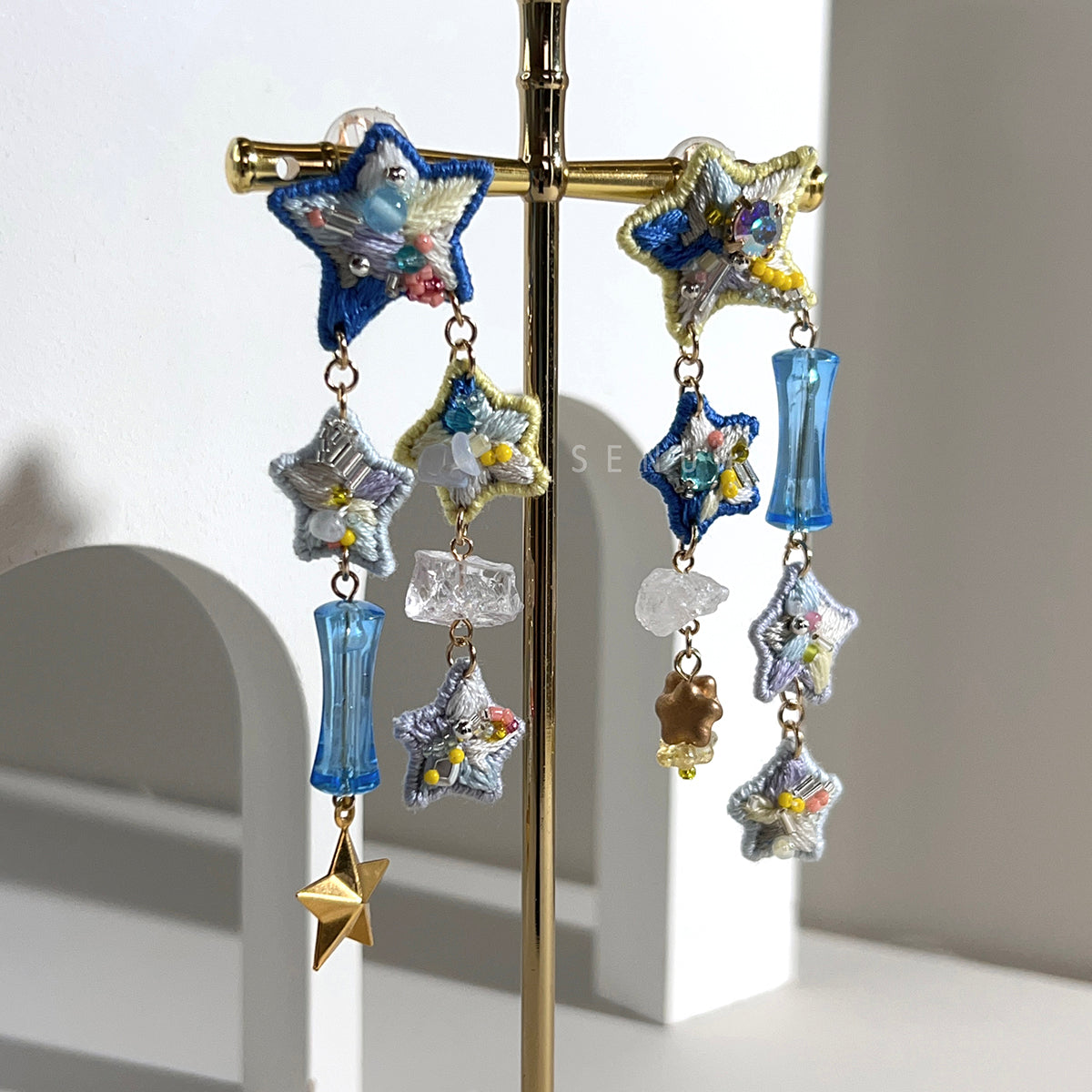 [Japanese Designer | Japanese Handmade Accessories | Embroidery | Earrings | Earrings] Stars and natural stone embroidery earrings