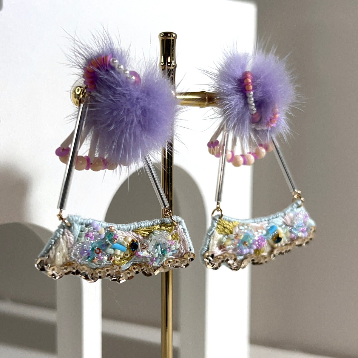 [Japanese Designer｜Japanese Handmade Accessories｜Embroidery｜Earrings｜Earrings] Fur ball hanging triangle brand bead embroidery earrings