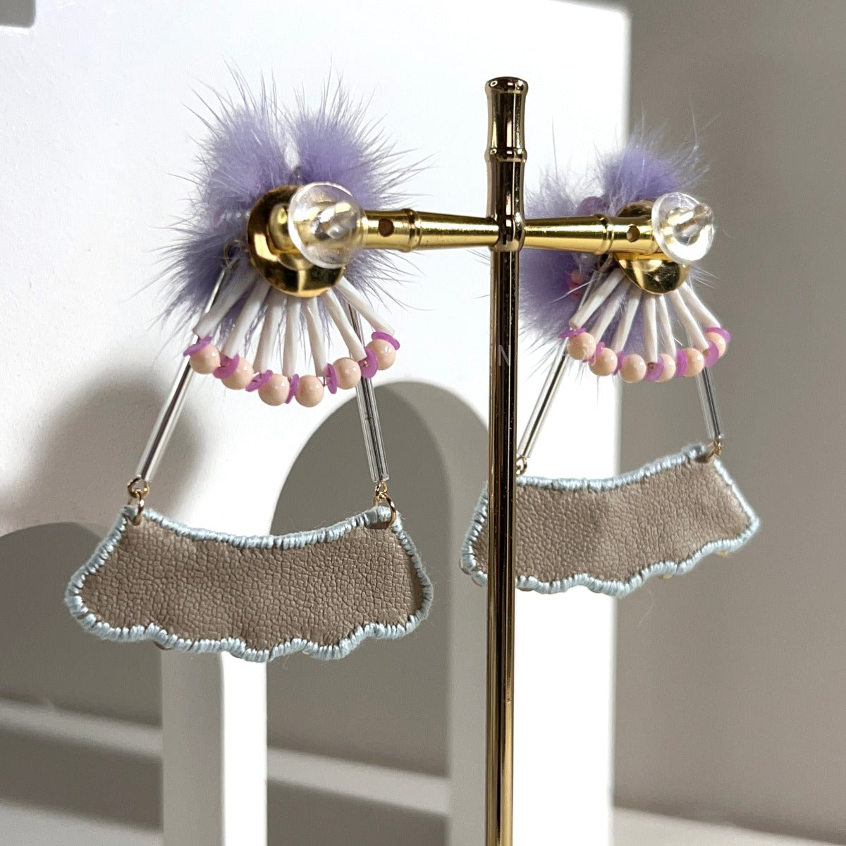 [Japanese Designer｜Japanese Handmade Accessories｜Embroidery｜Earrings｜Earrings] Fur ball hanging triangle brand bead embroidery earrings