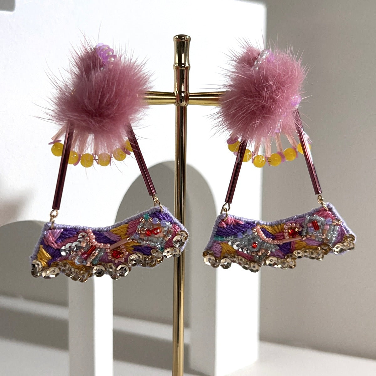 [Japanese Designer｜Japanese Handmade Accessories｜Embroidery｜Earrings｜Earrings] Fur ball hanging triangle brand bead embroidery earrings