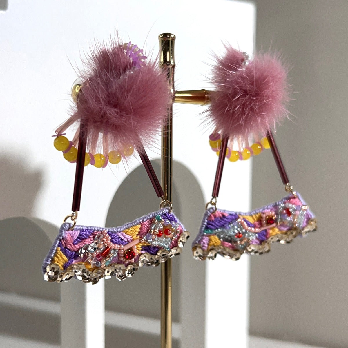 [Japanese Designer｜Japanese Handmade Accessories｜Embroidery｜Earrings｜Earrings] Fur ball hanging triangle brand bead embroidery earrings