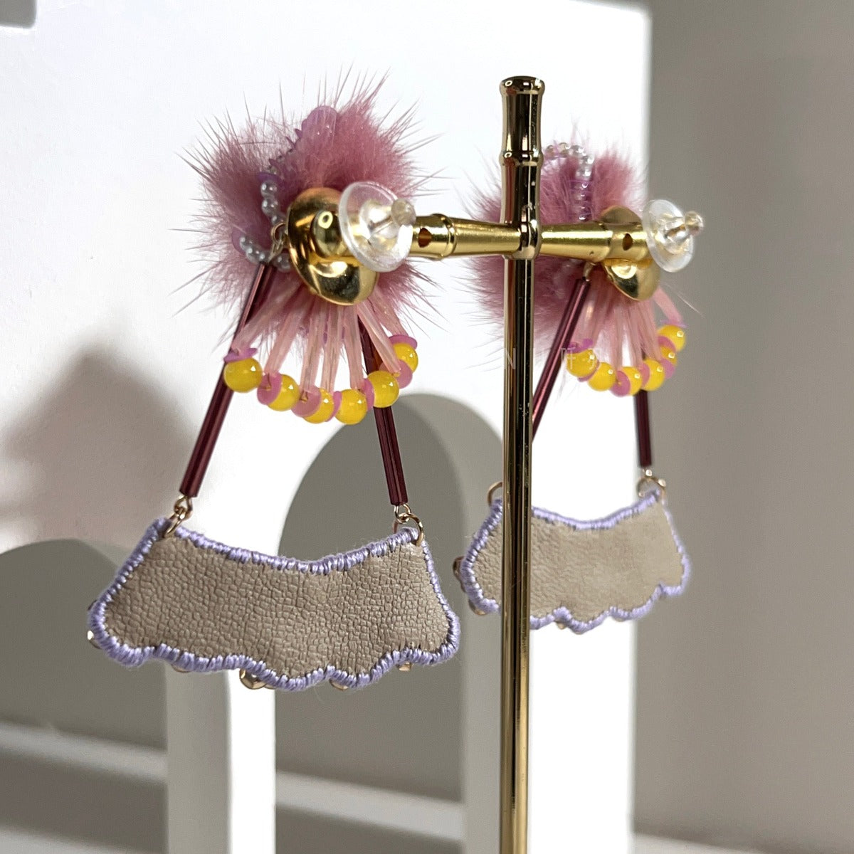 [Japanese Designer｜Japanese Handmade Accessories｜Embroidery｜Earrings｜Earrings] Fur ball hanging triangle brand bead embroidery earrings